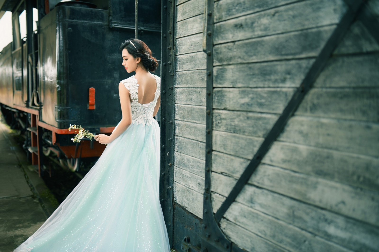ženy, model, asijský, vozidlo, fotografování, vlak, šaty, modrý, móda, svatební šaty, oblečení, muž, žena, svatba, nevěsta, fotografie, ženich, talár, 2048x1367 px, focení, obřad, svatební oblečení