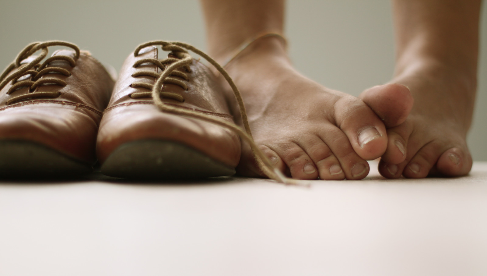 Wallpaper : feet, shoes, explore, 365, 50mmf14, softlighting, softtones