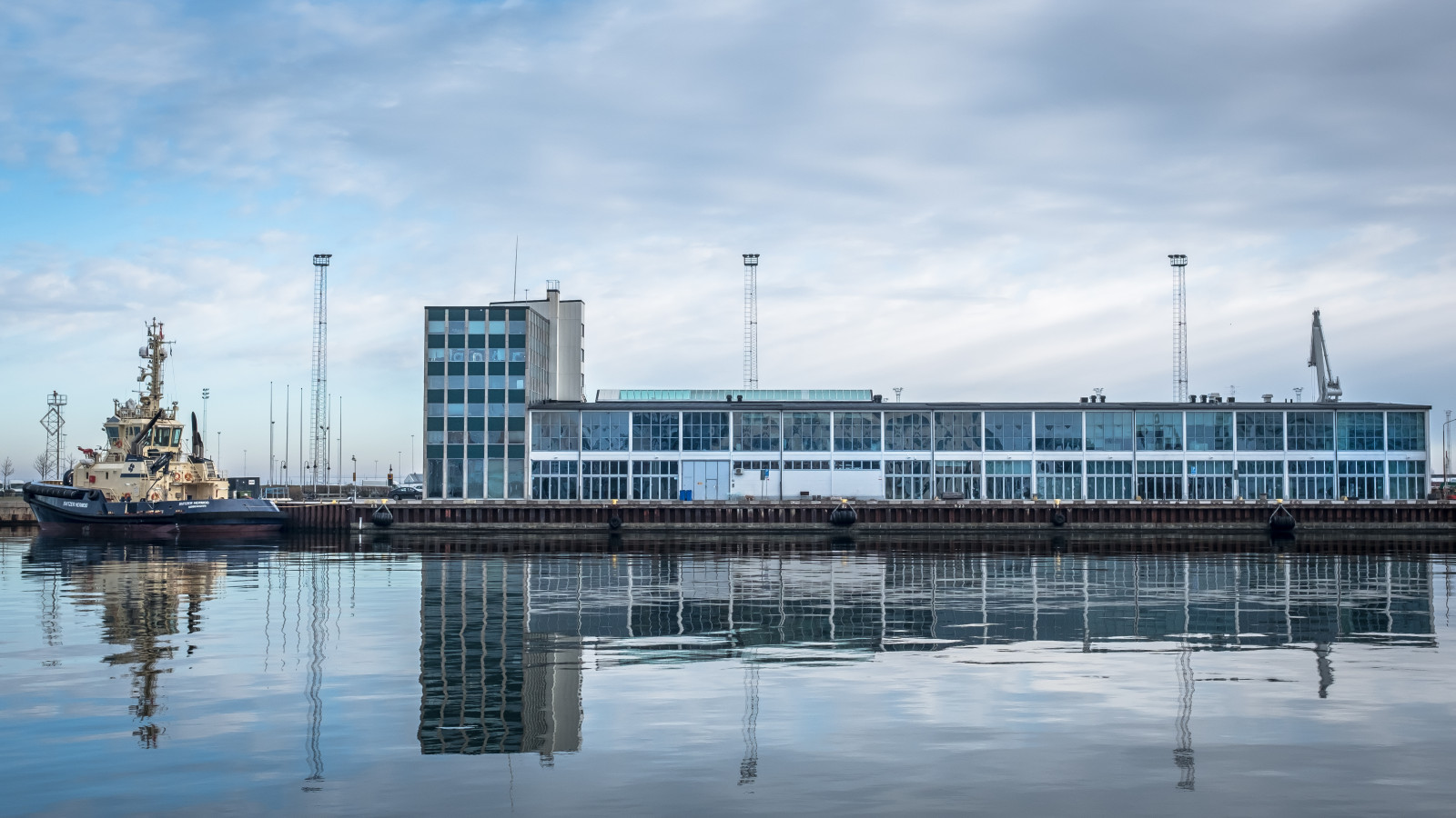 arkitektur, vand, afspejling, køretøj, bro, kontor, havn, mole, Sverige, dok, stadion, transportere, struktur, Sverige, lager, havn, arkitektur, Hamn, malmø, Havn, slæbebåd, arkitekt, industri, vandveje, sport mødested, pilsner, Skåne, arkitekt, saltimporten, svenivarekstrand, kontor, hullkajen, callsignoxtc2, svitzerhermod