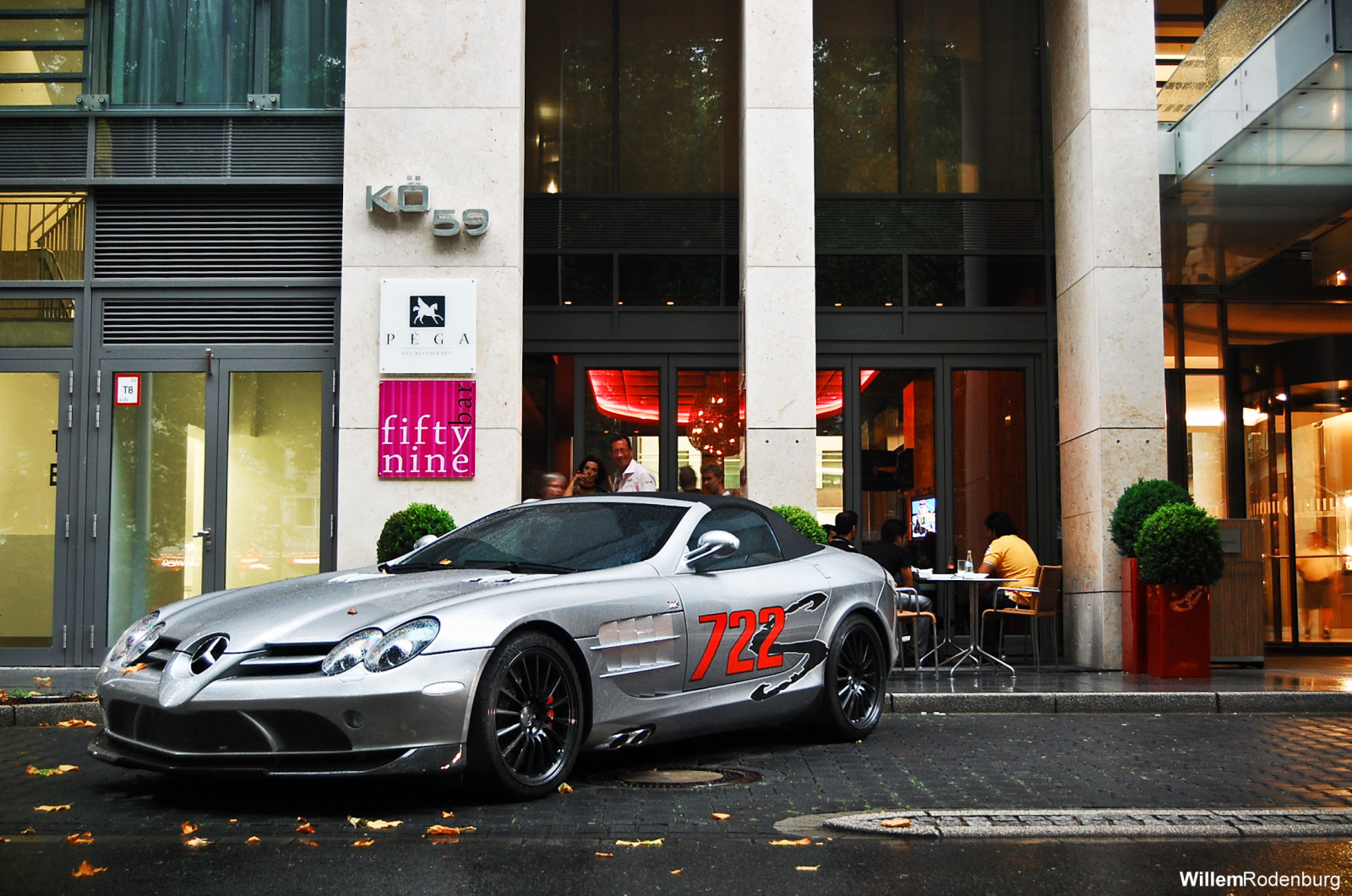 sort, Photoshop, mørk, by, gade, nat, bil, bygning, rød, køretøj, regn, vej, tekst, Hotel, Tyskland, Mercedes Benz, McLaren, Nikon, sportsvogn, Roadster, edderkop, sølv, fælge, Lightroom, ydeevne bil, parkering, eksotisk, Sedan, bremser, infrastruktur, Benz, lys, vejr, plante, det, hjul, dårlig, 3, ko, V8, superbil, arab, mercedes, D40, 1855, øjebliksbillede, slr, Düsseldorf, Mercedes-Benz, cabriolet, sportcar, luxe, dd, jord køretøj, bildesign, luksus køretøj, kompakt bil, transportform, personlig luksus bil, mercedes SLR McLaren, picasa, willem, Rodenburg, 722s, interkontinentale, expensieve, automotive wheel system