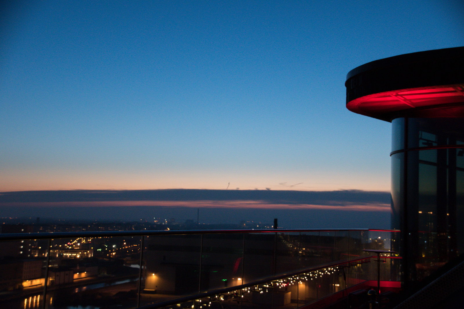 západ slunce, moře, město, panoráma města, noc, odraz, nebe, svítání, panoráma, večer, ráno, věž, most, horizont, bar, restaurace, Švédsko, soumrak, Studio, Sverige, Utsikt, Malm, světlo, Pohled, svítání, cityview, sk nel n, se, nebe, hj lmarekajen, grilljanne, studiomalm, Atmosféra Země