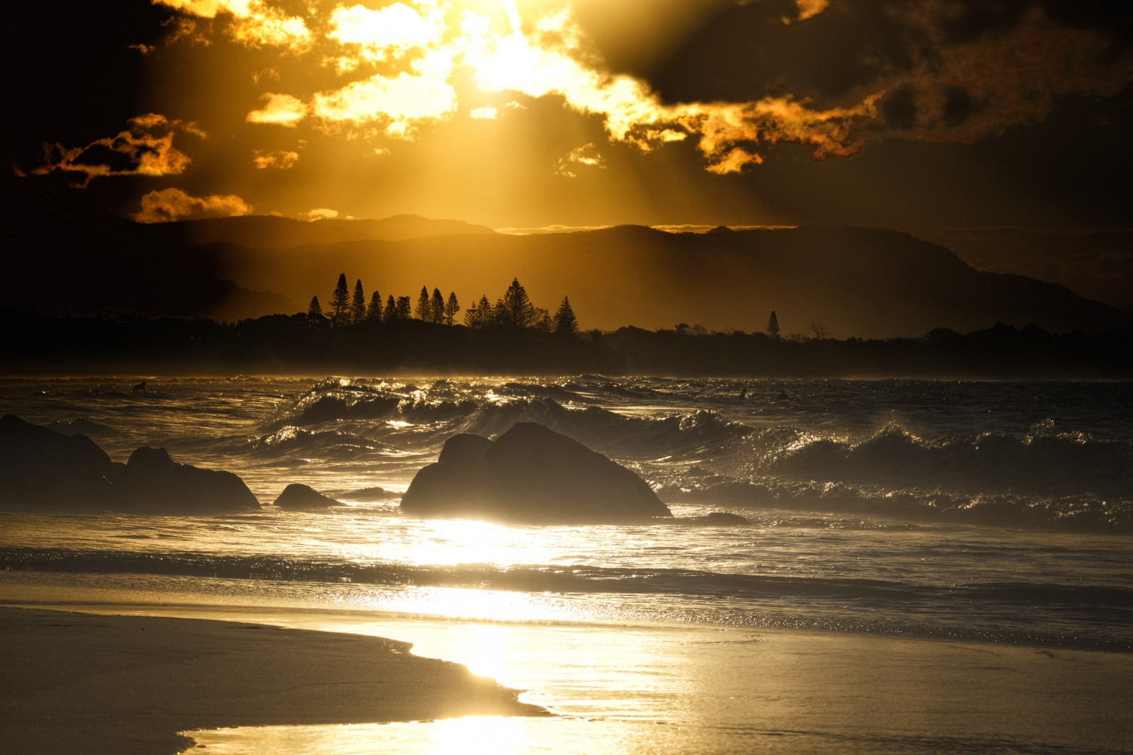 slunečnímu záření, krajina, západ slunce, moře, noc, voda, Příroda, pobřeží, odraz, nebe, venku, pláž, svítání, uklidnit, večer, ráno, pobřeží, relaxační, slunce, horizont, tropický, atmosféra, letní, Slunný, soumrak, jasný, Austrálie, odpoledne, sluneční paprsky, mrak, paprsky, zlatý, svítání, přírodní, oceán, vlna, živý, barvitý, tropy, klidný, nocí, počítač tapeta, odlesk, tělo z vody, beachscape, byronbay, Rikpiks, Richardrydge, Crichardrydge