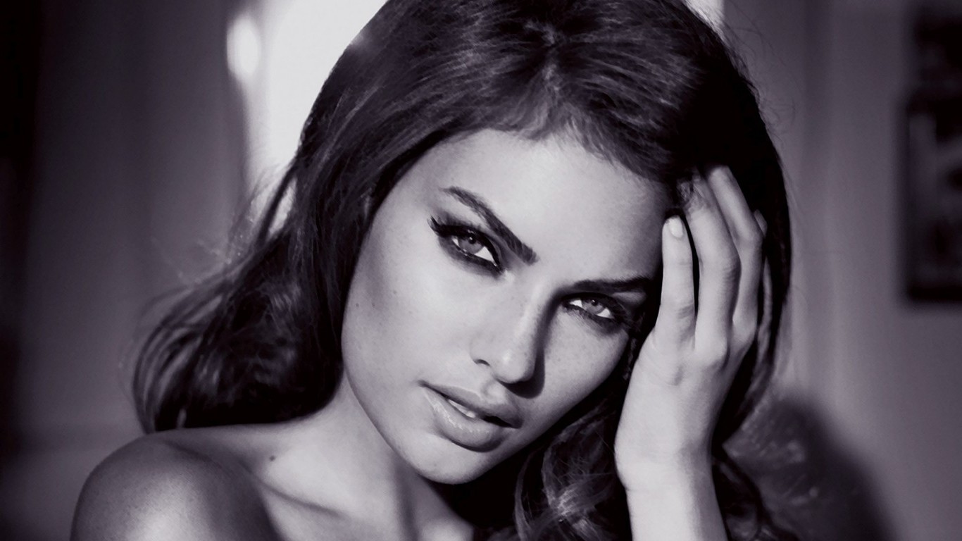 viso, bianca, nero, donne, monocromo, modello, ritratto, capelli lunghi, fotografia, capelli neri, moda, capelli, Persona, capo, top model, Alyssa Elaine Miller, ragazza, bellezza, occhio, donna, signora, oscurità, 1366x768 px, bianco e nero, fotografia in bianco e nero, fotografia di ritratto, servizio fotografico, film noir, capelli castani, arte modello, organo, avvicinamento