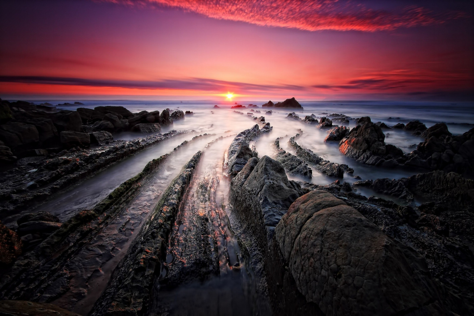 lumière du soleil, le coucher du soleil, mer, Roche, la nature, rive, plage, lever du soleil, soir, Matin, brouillard, côte, horizon, des roches, crépuscule, Terrain, nuage, Aube, océan, vague, 2048x1365 px, Phénomène géologique, Vague de vent