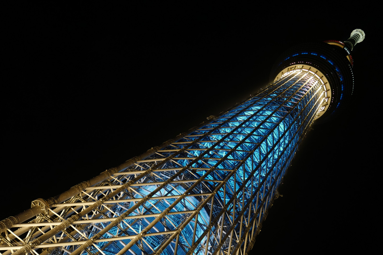 Japonsko, noc, architektura, odraz, mrakodrap, modrý, věž, Leica, Tokio, jp, Skytree, světlo, barva, osvětlené, osvětlení, čára, křídlo, iki, mezník, Tokyo Sky Tree, summilux, leicaq, summilux1728, q, 1728, oshiage, zblízka, makro fotografie