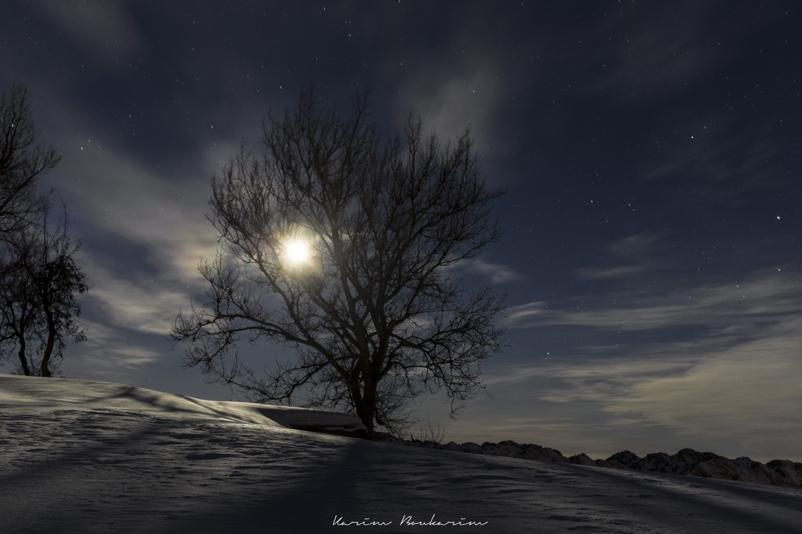 slunečnímu záření, stromy, noc, Příroda, odraz, nebe, stín, sníh, zima, hvězdy, mraky, svítání, Měsíc, večer, ráno, měsíční svit, atmosféra, soumrak, jitřenka, zmrazení, světlo, longexposure, mrak, strom, počasí, svítání, sezóna, hvězda, tma, fujix100s, atmosférický jev, astronomický objekt, nightshooting, karimboukarim, moonset