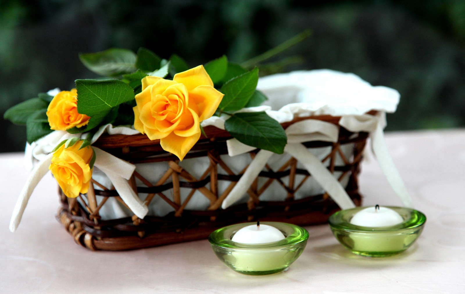 le foglie, cibo, fiori, candele, giallo, rosa, cestino, dolce, fiore, pianta, produrre, impianto di terra, pianta fiorita, floristica, addobbi floreali, disegno floreale