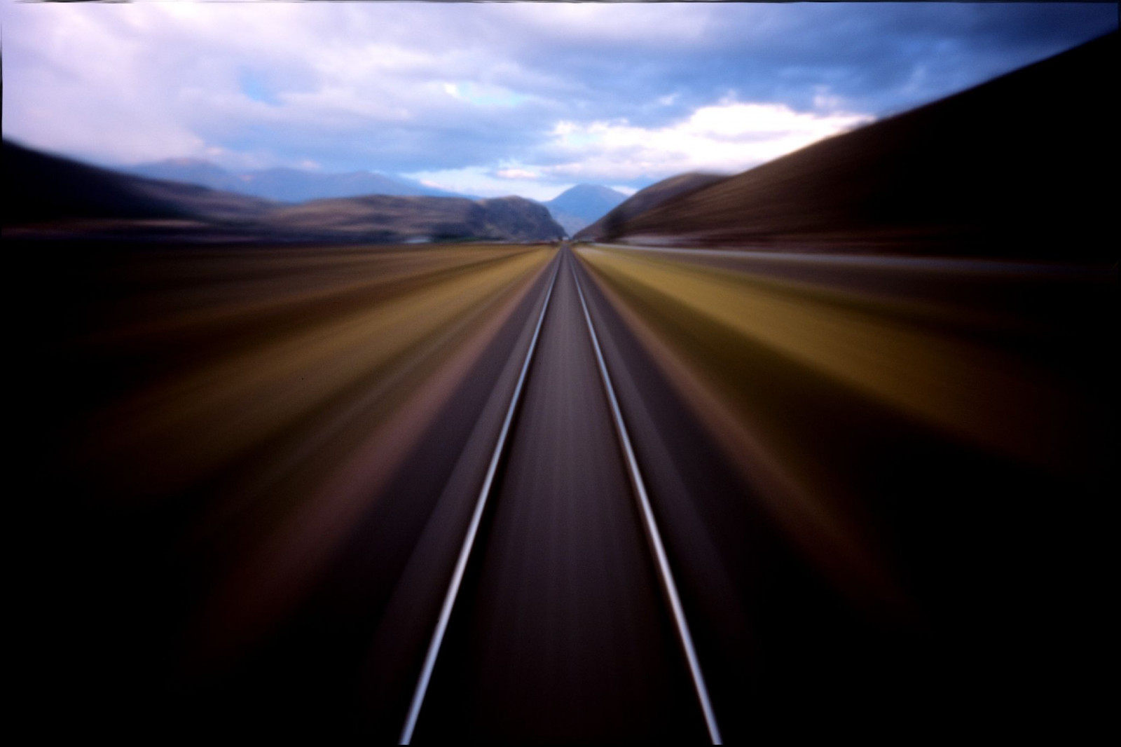 แสงแดด, แนวนอน, เนินเขา, ท้องฟ้า, ฟิลด์, ถนน, รถไฟ, เช้า, ขอบฟ้า, บรรยากาศ, ทางหลวง, เปรู, โครงสร้างพื้นฐาน, เมฆ, บรรทัด, Puno, ที่ราบ, รูเข็ม, Cuzco, วอลล์เปเปอร์คอมพิวเตอร์, บรรยากาศของโลก, ระบบนิเวศ, altiplano, road trip, มุมมองด้านหลัง, ปรากฏการณ์, อีโครีเจียน, mackeson, ศูนย์ภาพ, zero69