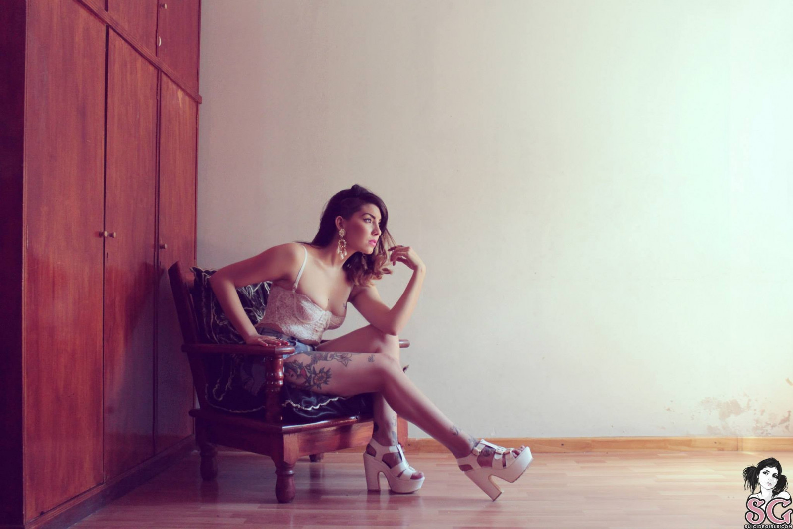 modello, bionda, seduta, fotografia, tatuaggio, moda, suicide Girls, Persona, ragazza, bellezza, donna, signora, fotografia, Immagine, posizioni umani, servizio fotografico, arte modello