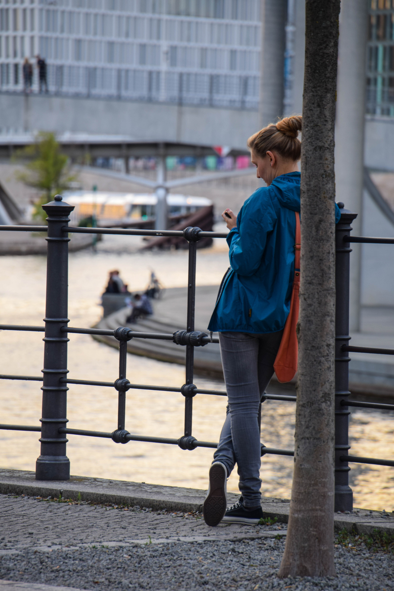 mennesker, gade, sidder, vej, blå, Tyskland, flod, sommer, Europa, forår, gå, Berlin, infrastruktur, fodgænger, farve, rejse, udendørs, sæson, de, Gade syn, streetlife, tyskland, deutschland, fotografi, humane positioner