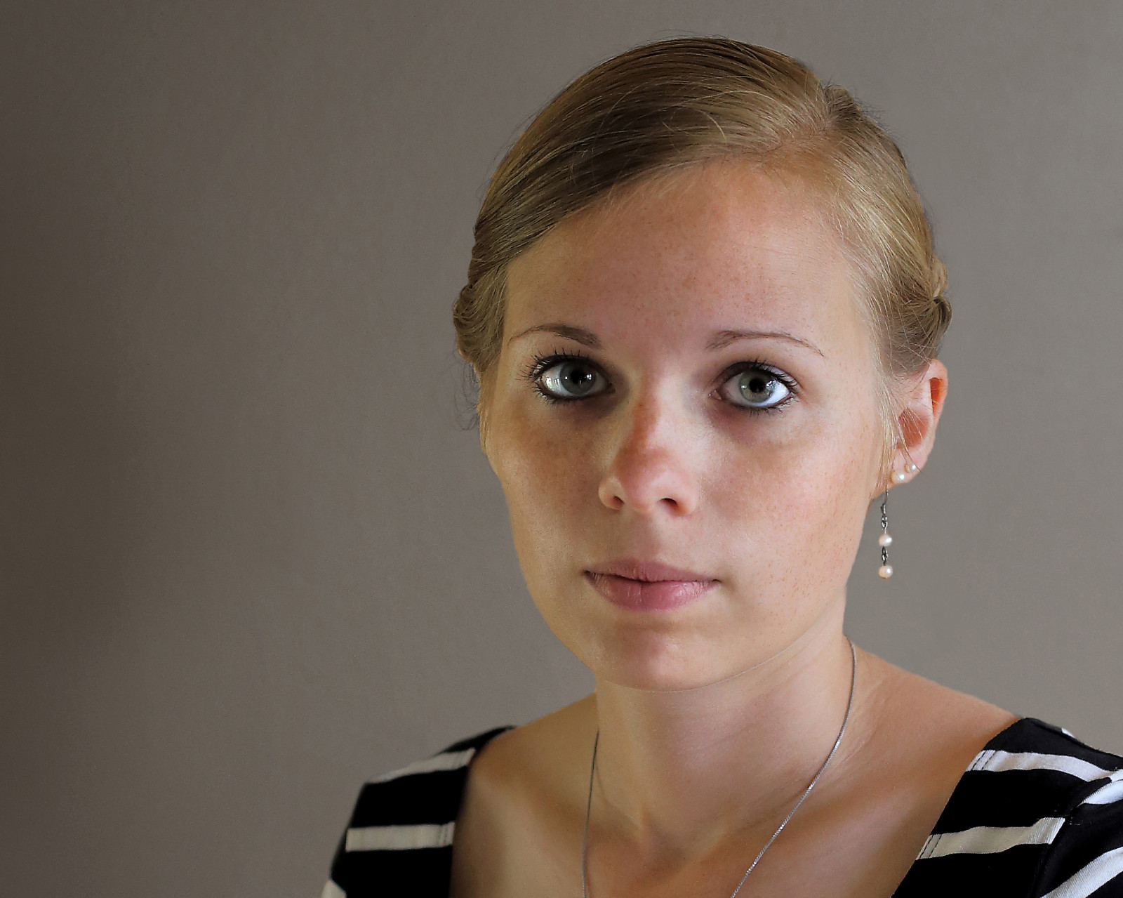 obočí, tvář, brada, krása, tvář, čelo, oko, rameno, dívka, ret, portrét, krk, ucho, hnědé vlasy, řasa, portrétní fotografie