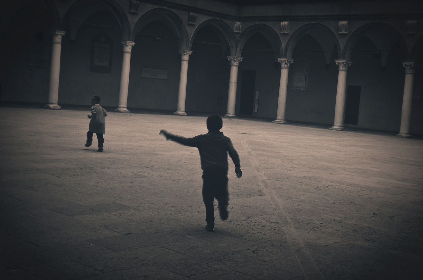 chrám, Černá, černobílý, ulice, noc, stín, Běh, běh, středověký, hrací, zasněný, pentax, kolonáda, světlo, děti, jednobarevný, snění, fotografie, tma, Corsa, Seppia, klášter, medievale, oblouky, Carpi, sloupoví
