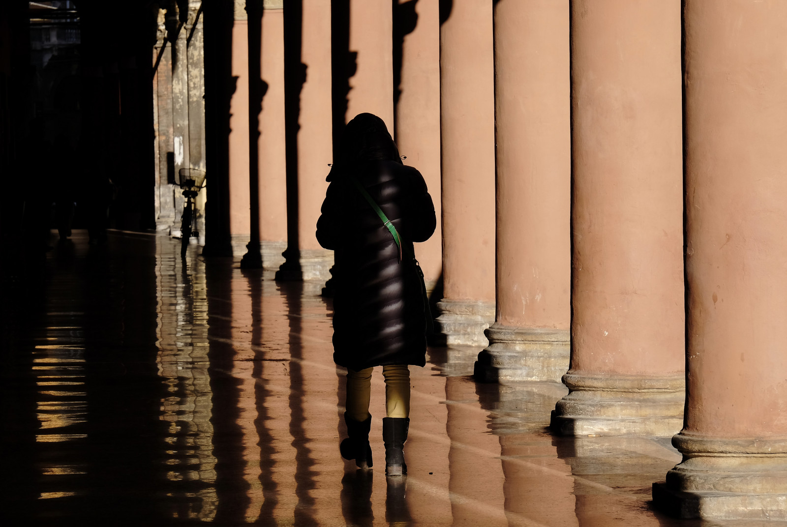 หญิงสาว, เบา, ยืน, เงา, หน้าต่าง