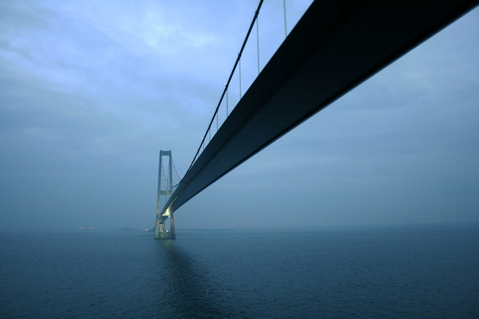 slunečnímu záření, moře, odraz, nebe, vozidlo, pobřeží, most, vítr, horizont, oceán, Danmark, čára, stožár, abigfave, mywinners, superbmasterpiece, diamondclassphotographer, blueribbonwinner, 25faves, supershot, faves, brillianteyejewel, canon40d, ysplix, fiveflickrfavs, Dánsko, f hre, modrá stužka, atmosférický jev, Atmosféra Země, kabel vydržel most, 50faves, Fyn, perfectphotographer, Brücke, sangraal, sj půda, polarkreisthiele, storeb ltbroen