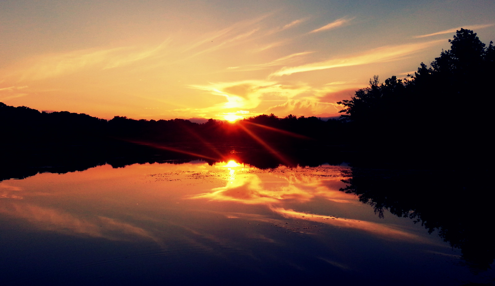 slunečnímu záření, krajina, západ slunce, galaxie, jezero, voda, Příroda, odraz, nebe, venku, silueta, mraky, svítání, uklidnit, Samsung, večer, ráno, řeka, slunce, horizont, atmosféra, soumrak, strana, S3, mrak, trikot, Nový, svítání, mimo, odrážet, nádrž, jezero, počítač tapeta, Atmosféra Země, odlesk, geologický fenomén, červená obloha v dopoledních hodinách, Jessa, jessari