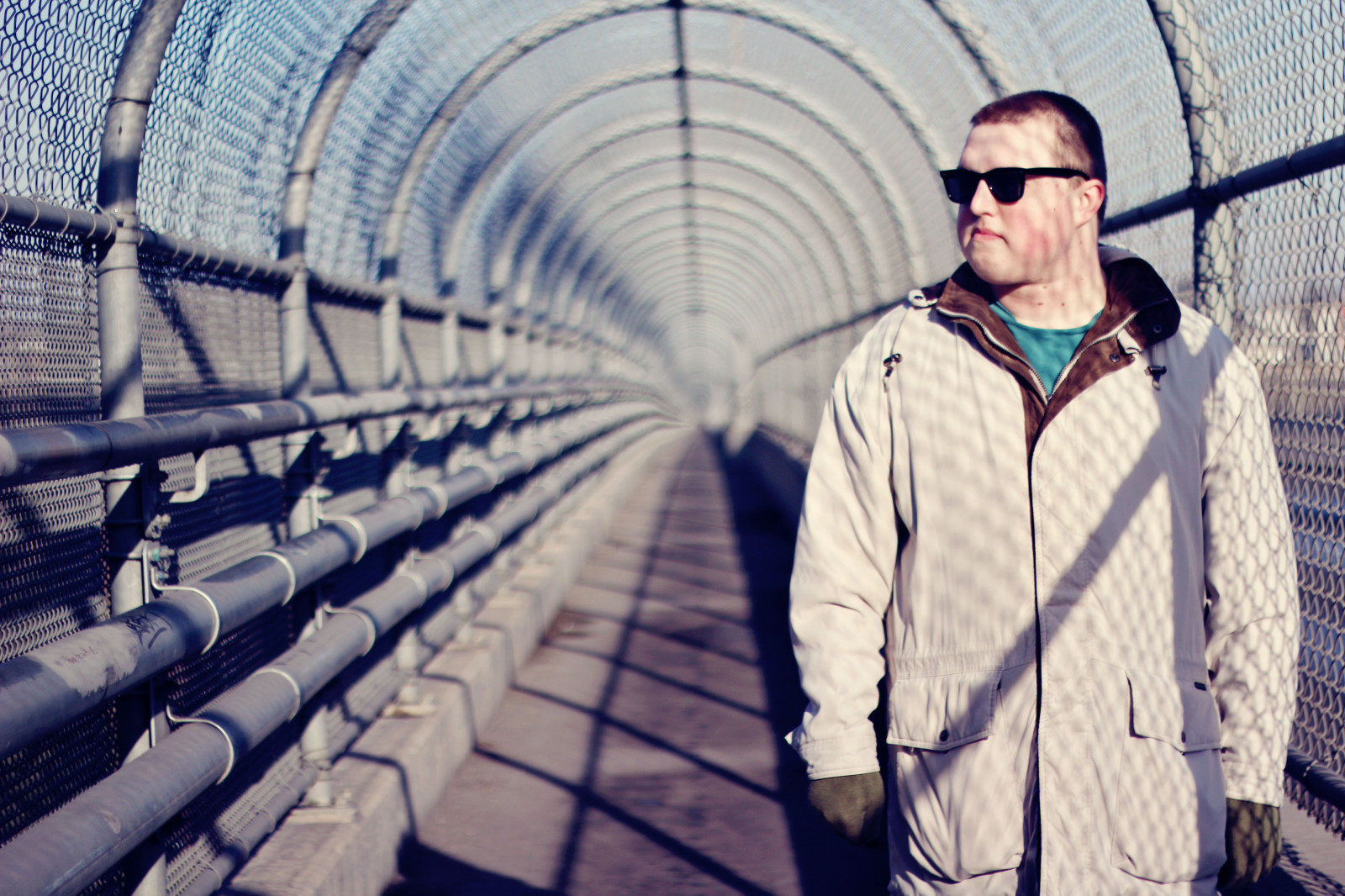 herrer, solbriller, abstrakt, fotografering, surrealistisk, blå, kold, Canon, sti, forår, Conceptual, januar, farve, downtown, 50mm, washington, F18, blinkagain, mand, dOF, dybde, fotografi, 365, fyr, kreativ, han-, selvportræt, øjebliksbillede, Spokane, endeløs, fanget, photoaday, maplestreetbridge, lukket, bur, chainlinkfence