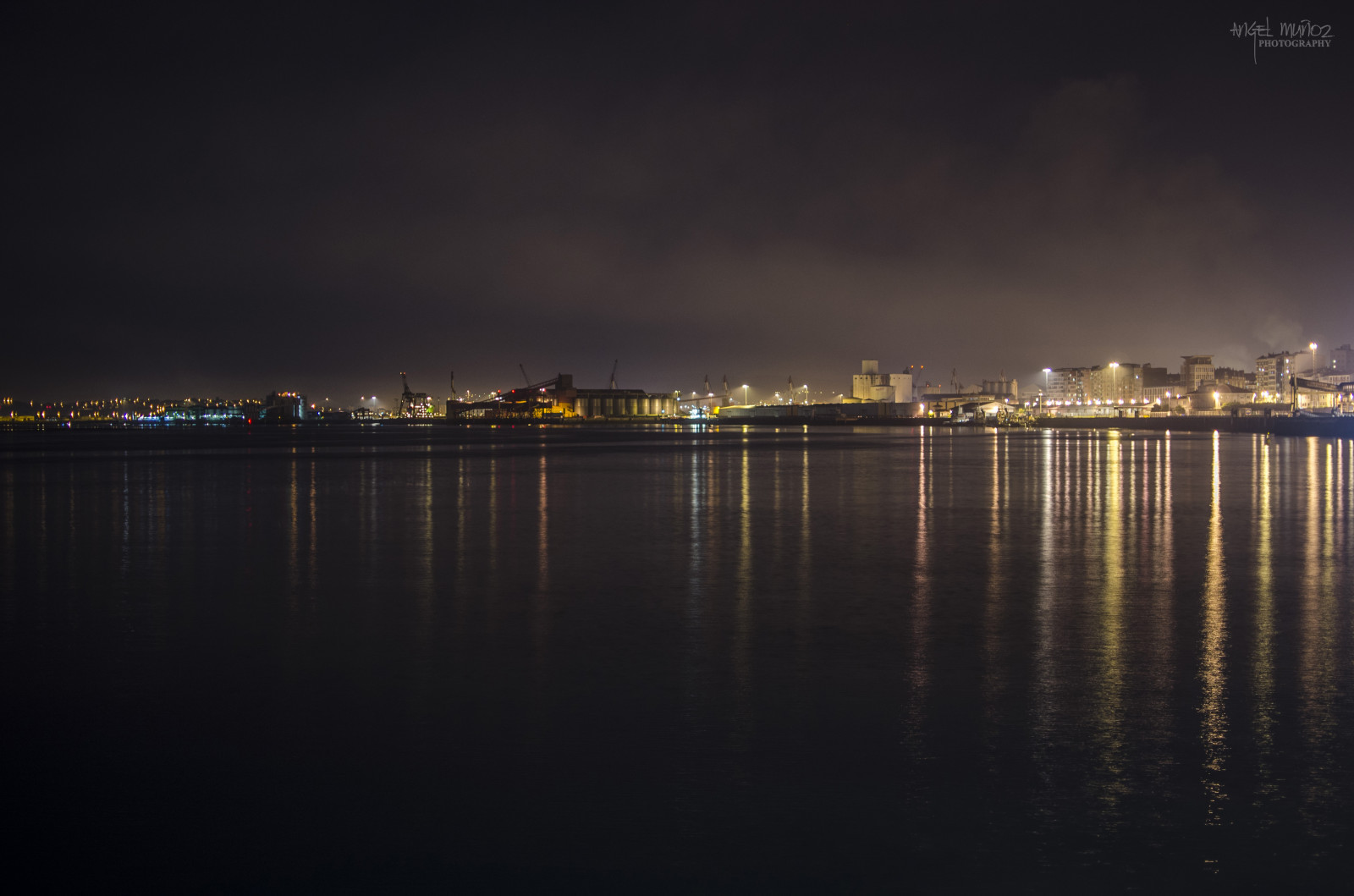 Landschaft, Beleuchtung, Meer, Stadt, Stadtbild, Nacht-, See, Wasser, Betrachtung, Himmel, Wolken, ruhig, Skyline, Abend, Spiegel, Fluss, Statue, Horizont, Atmosphäre, Nikon, Bokeh, Dämmerung, Metropole, Mitternacht, Kantabrien, Wolke, Dämmerung, Reflexionen, Beleuchtung, Cielo, Nubes, beschädigen, Noche, Luces, Agua, Dunkelheit, D5100, Estatua, Reflejos, Stadtgebiet, Computer-Tapete, Atmosphäre der Erde, Gewässer, Espejo, Phänomen, Santander