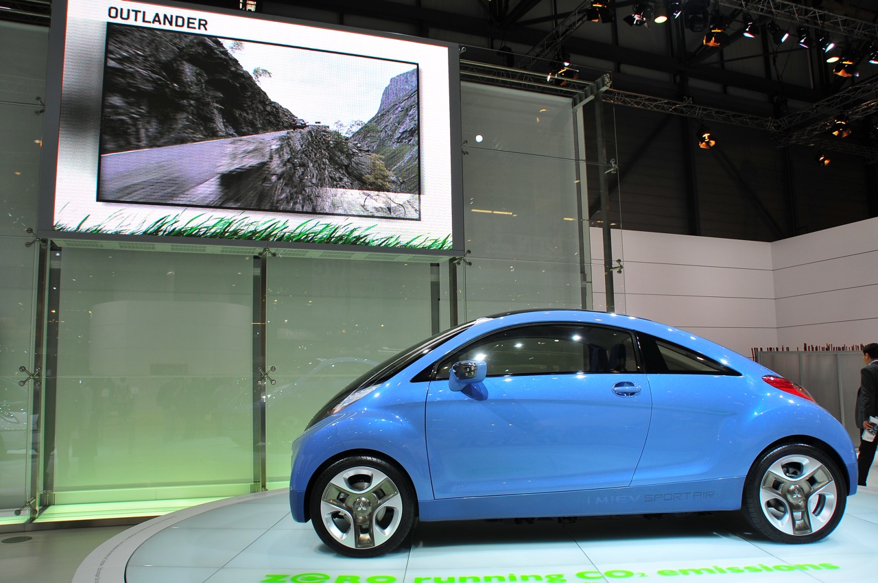 bil, køretøj, Mitsubishi, Sedan, 2012, netcarshow, netcar, bil billeder, bil foto, hjul, udstilling, Jeg MiEV Sport Air koncept, jord køretøj, bildesign, bil make, kompakt bil, motor køretøj, bybil, subcompact bil, midten størrelse bil, auto show