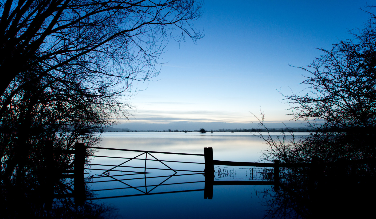 slunečnímu záření, stromy, krajina, západ slunce, jezero, voda, Příroda, odraz, nebe, sníh, zima, silueta, větev, svítání, uklidnit, večer, ráno, mráz, řeka, hospodařit, Pod vodou, horizont, atmosféra, soumrak, 2015, nový rok, zmrazení, zaplavit, polního, mrak, strom, svítání, rostlina, šťastný nový rok, pole, brána, nádrž, během dne, Gettyimages, jezero, dřevina, meteorologický jev, somersetlevels, jev, povodňová, zaplavena, záplava, Ledna2014, Hogmanay
