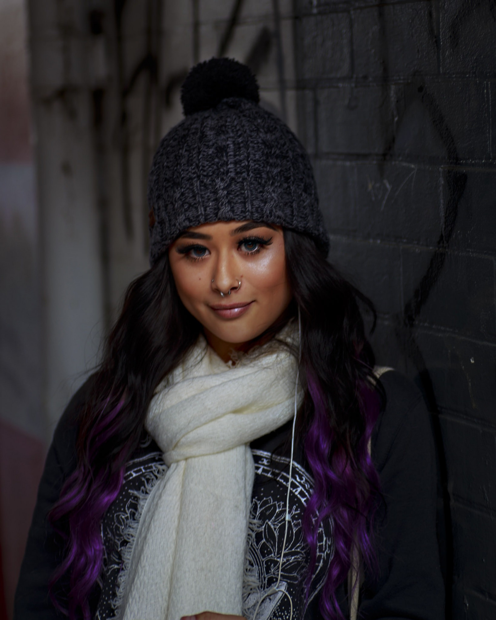 ženy, model, blondýnka, bruneta, při pohledu na diváka, čepice, fotografování, usmívající se, móda, srst, čepičku, oblečení, víčko, pokrývka hlavy, módní doplněk, pletené čepice