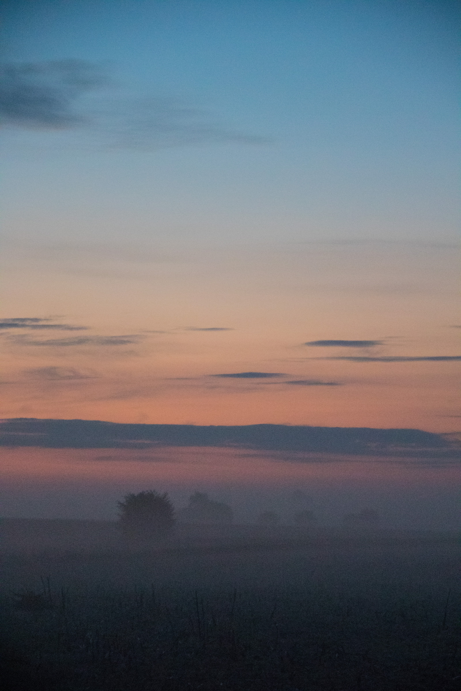 slunečnímu záření, krajina, západ slunce, moře, kopec, odraz, nebe, svítání, večer, ráno, mlha, horizont, atmosféra, soumrak, opar, venkovský, mrak, mlha, bluehour, svítání, nebe, dimma, venkov, moln, landsbygd, soluppg ng, s dersl tt, landskap, Norra by, exif modelu canoneos760d, geocountry, Kamera aby kánon, geocity, Model fotoaparátu canoneos760d, geostate, geolocation, EXIF čočka efs18200mmf3556is, EXIF otvor 56, exif aby kánon, exif focallength 90mm, bl timmen, exif isospeed 6400, morgon, prostý, atmosférický jev, Atmosféra Země, odlesk