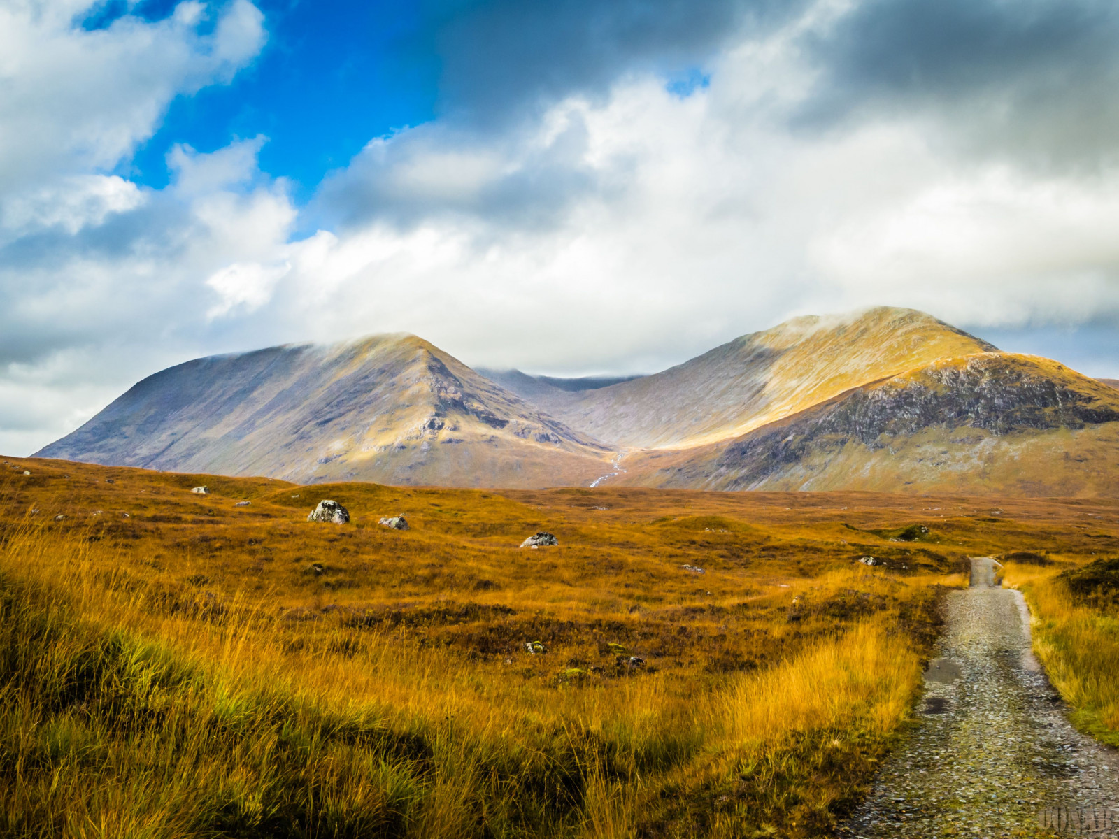 slunečnímu záření, krajina, kopec, jezero, Příroda, odraz, nebe, ráno, horizont, údolí, divočina, turistika, plošina, hřbet, 2014, mrak, podzim, Landschaft, hora, svítání, lučina, louka, vysočina, prérie, jezero, venkov, atmosférický jev, horských reliéf, landform, geografický rys, pohoří, schottland, klesl, wandern, donar, westhighlandway