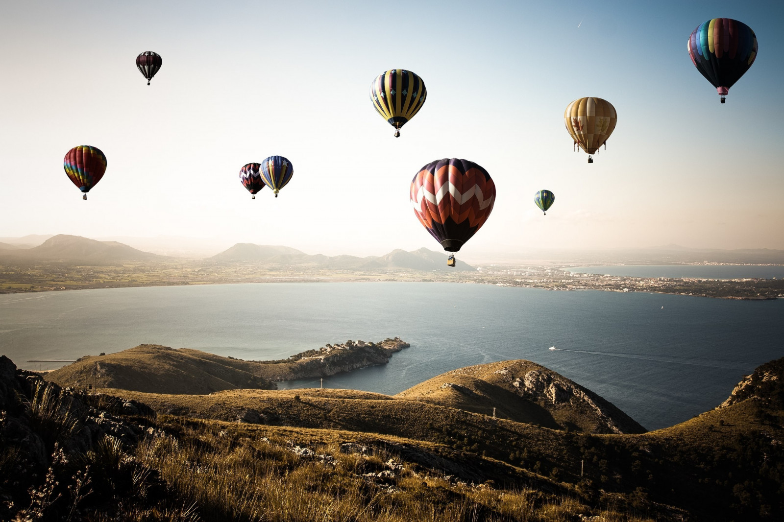 2560x1706 px, Horkovzdušné balóny, hora, Příroda, řeka, moře