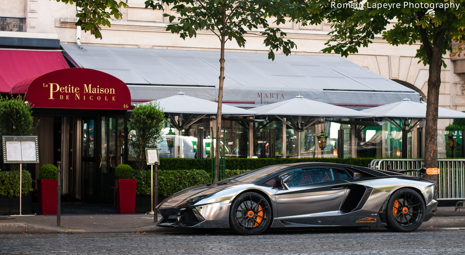 město, ulice, auto, budova, vozidlo, silnice, fotografování, Dům, Lamborghini, Lamborghini Aventador, Nikon, sportovní auto, asfalt, chróm, výkon auta, parkoviště, limuzína, rostlina, Italia, kolo, superauto, sportovní auto, v12, Aventador, lp700, pozemní vozidla, automobilového designu, automobilový exteriér, luxusní vůz, motorové vozidlo, agresivní, Oakleydesign, automotive wheel system