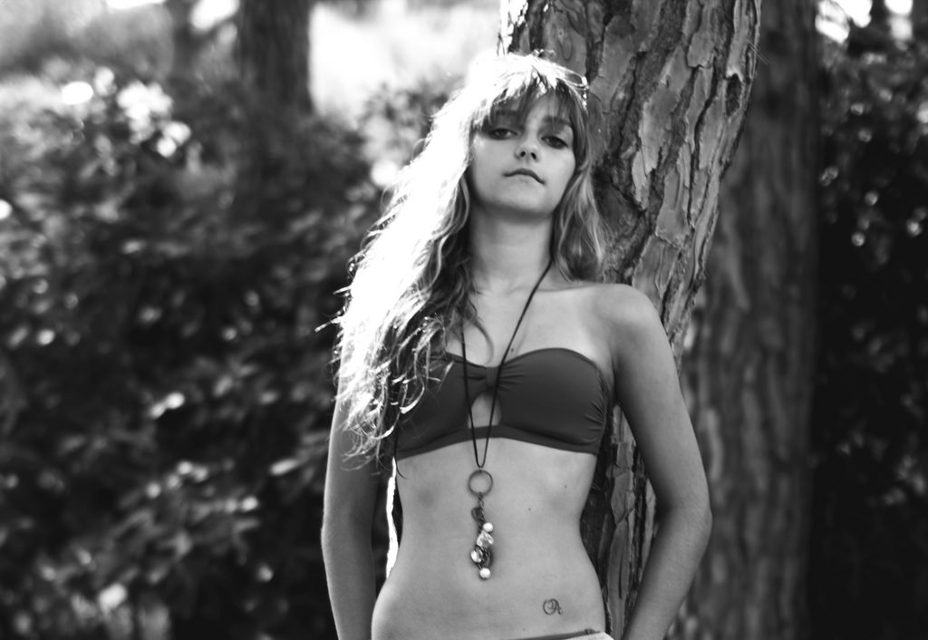 træer, lys, portræt, bw, hvid, nuttet, sexet, pige, monokrom, skønhed, smil, ansigt, se, Skov, sølv, hår, nøgen, Mono, mærkelig, fantastiske, model, øjne, skov, smuk, noir, humør, chica, trist, naturlig, hud, sød, bokeh, smukke, store, glat, ung, dyb, fremmed, bleg, hofter, teen, lolita, bikini, blond, betagende, romantisk, Garota, mooi, krydret, dejlig, coed, Russisk, Menina, Madchen, passe, pige, fantastisk, stomack, sashapivovarova