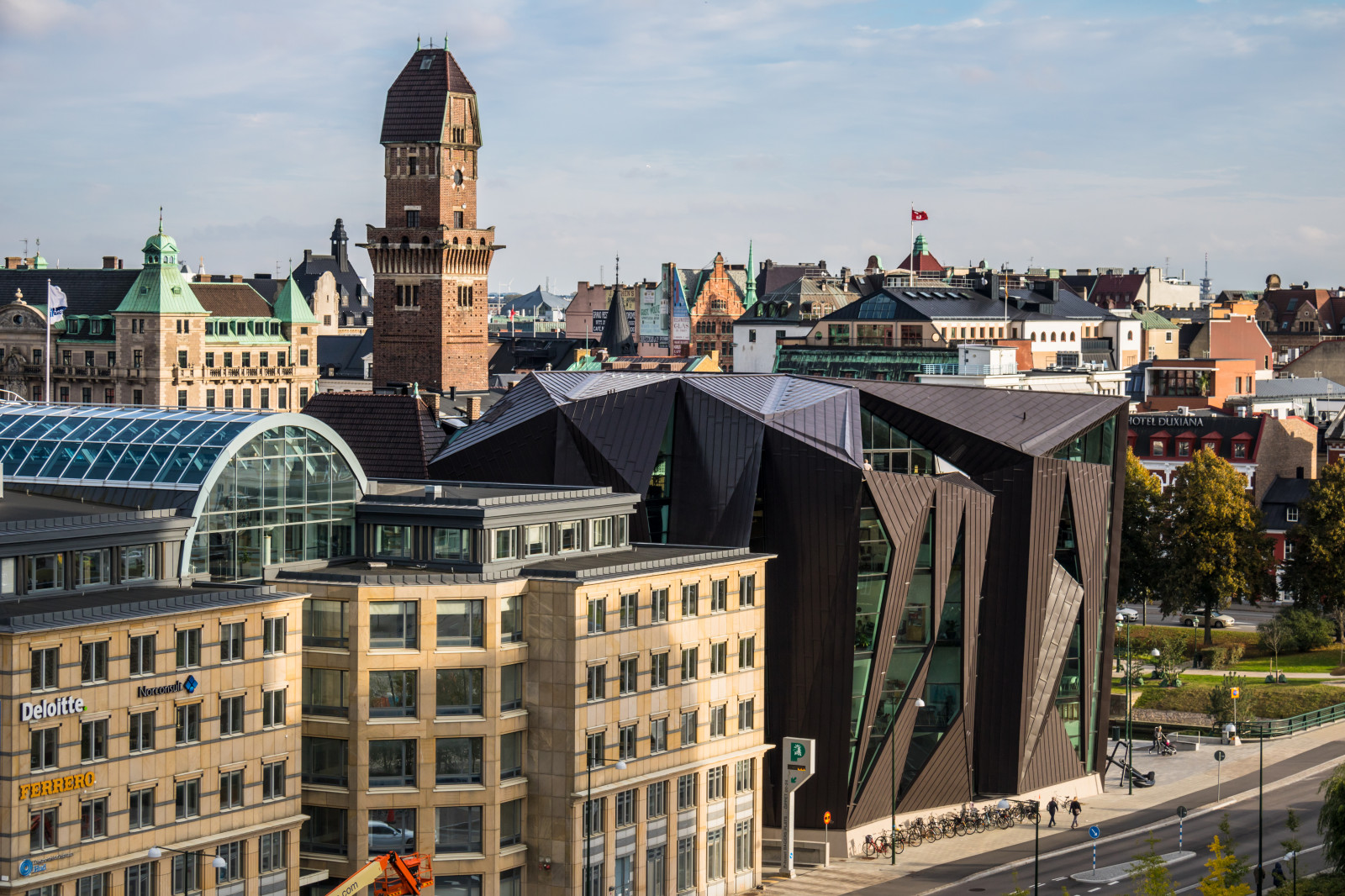 เมือง, cityscape, สถาปัตยกรรม, อาคาร, การท่องเที่ยว, เส้นขอบฟ้า, ตึกระฟ้า, เมือง, จัตุรัสกลางเมือง, ขนส่ง, มหานคร, Malm, ตัวเมือง, สถาปนิก, Byggnad, worldmaritimeuniversity, พลาซ่า, สถานที่สำคัญ, เขตเมือง, ทางน้ำ, ปริมณฑล, นิคมอุตสาหกรรมของมนุษย์, การขนส่งสาธารณะ