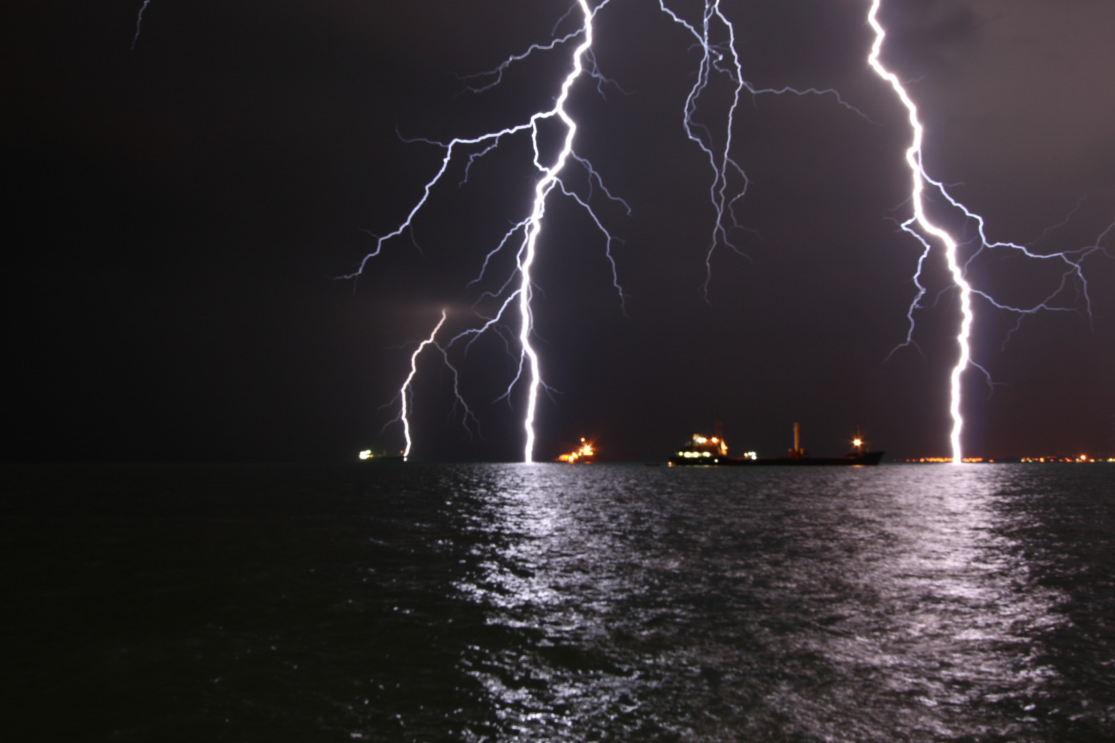paesaggio, nave, mare, mediterraneo, notte, Asia, acqua, natura, riflessione, cielo, calma, fulmine, tempesta, forchetta, tacchino, tuono, spedizione, elettrico, Bullone, scintilla, treppiedi, 2011, leggero, longexposure, oceano, riflessi, temporale, navi, canoneos400d, bulloni, fenomeno, forchette, elettrico, Akdeniz, Forchetta, Cappello, Iskenderun, Img4856, Infolio, Canonefs1022mmf3545usmlens, Rowancastle, Gulfofiskenderun
