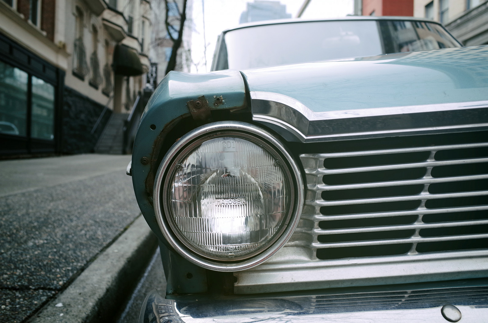 starý, město, auto, městský, vozidlo, Kanada, pneumatika, klasická auta, Chevrolet, Vancouver, Nova, Chevy, limuzína, patina, centrum, kolo, před naším letopočtem, detail, opotřebovaný, klasický, americký, ricohgr, carspotting, hardtop, světlomet, Britská Kolumbie, automobilového designu, automobilový exteriér, luxusní vůz, kompaktní vůz, motorové vozidlo, automotive pneumatiky, zvětralý, mřížka, střední velikost auta, shallowdepthoffield, světlomet, fragment, homerstreet, v plné velikosti vůz, automotive Lighting, chevyii, chevroletnova, chevynova, automotive wheel system