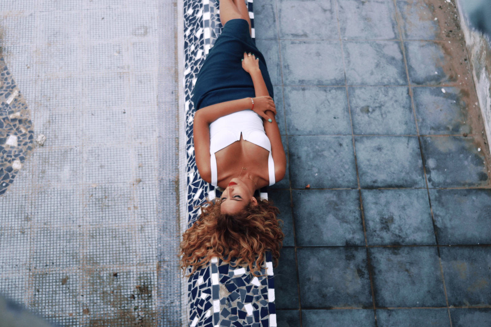 Kánon, Nikon, pentax, Fujifilm, Sony, fotoaparát značky kodak, Minolta, VSCO, 50mm, 35MM, barvitý, dívka, portrét, pocit, snění, sny, jednoduchý, jednoduchost, Francie, maroc, Maroko, nálada, temný, Studený, tma, divoký, divokost, Volně žijících živočichů, sbor, lookslikefilm, Instagram, behance, tumblr, Pinterest, weheartit, cheads, móda, id, analogový, tušení, vibing, časopis, omámený, ústřice, Drsný, holčičí, měkký, nachový, ignant, makro, pastel, bain, chróm, milovat, pocity, feminista, VHS, Příroda, klasický, lomo, ovce, vinobraní, Grunge, restaurace, starý, portfolio, Paříž, Pojmový, ulice, nadreálný, surrealismus, ráno, Agadir, člověk