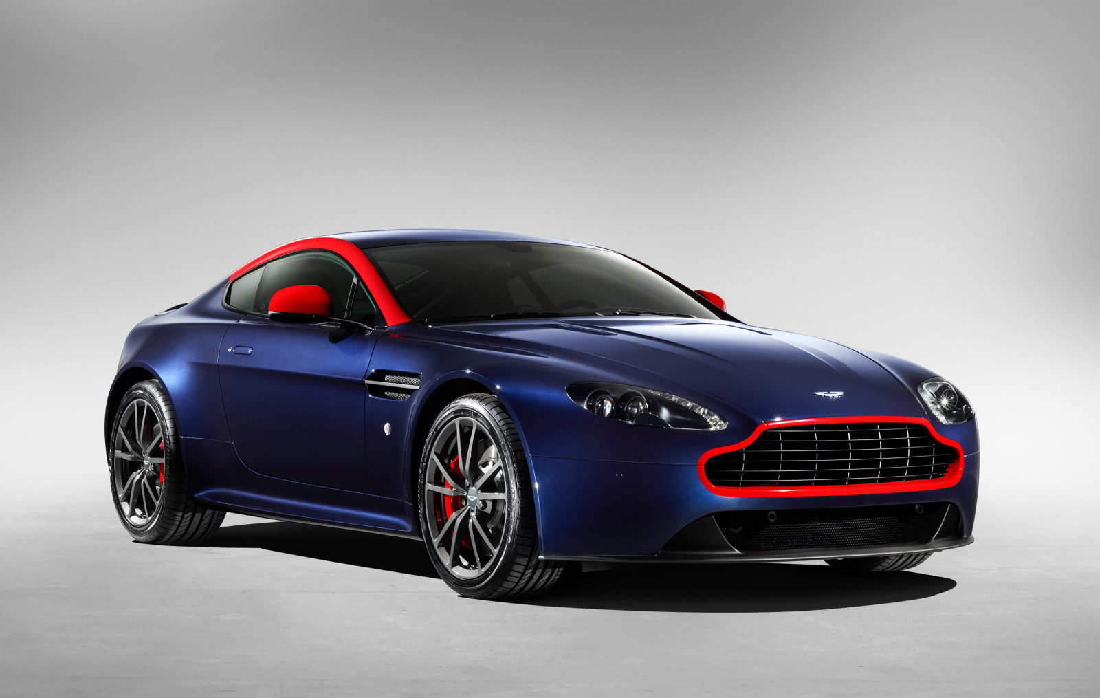 รถ, ยานพาหนะ, รถสปอร์ต, 2015, แอสตันมาร์ติน, Aston Martin DBS, รถเก๋ง, ประสิทธิภาพรถ, Aston Martin DB9, Aston Martin Vanquish, Aston Martin Vantage, netcarshow, netcar, ภาพรถยนต์, ภาพรถ, V8 Vantage N430, ซูเปอร์คาร์, ยานพาหนะบก, การออกแบบยานยนต์, รถครอบครัว, aston martin dbs v12, aston martin v8 vantage 2005, aston martin virage