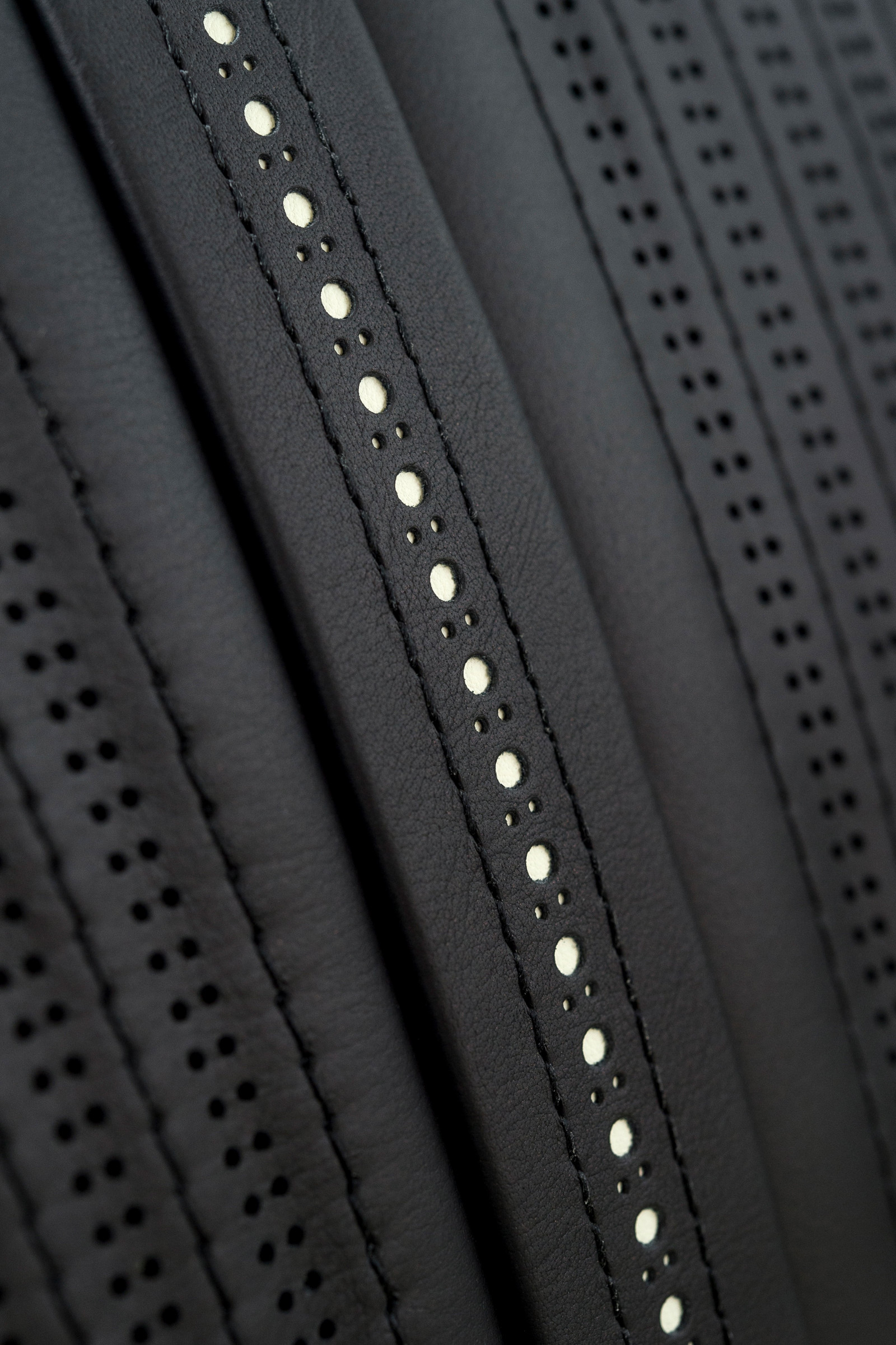 nero, pneumatico, pelle, Aston Martin, capi di abbigliamento, cerniera, netcarshow, netcar, immagini di auto, auto foto, 2016, DB11, Materiale, pneumatici per autoveicoli, Filo