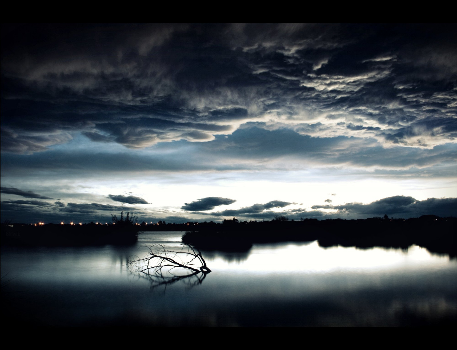 slunečnímu záření, krajina, světla, černobílý, temný, západ slunce, moře, noc, jezero, voda, Příroda, odraz, nebe, fotografování, mraky, svítání, uklidnit, večer, ráno, řeka, Kánon, sama, horizont, atmosféra, soumrak, mrtví, Klid, bažina, Christchurch, děsivý, longexposure, dramatický, mrak, strom, zakalený, náladový, počasí, svítání, krása, pouliční osvětlení, odrážet, digitální, tma, nádrž, odráží, lepit, Nový Zéland, southisland, matka příroda, eos400d, drama, jezero, počítač tapeta, Atmosféra Země, Černý a bílý, monochromatické fotografování, odlesk, meteorologický jev, nz, jev, Canterbury, aotearoa, parky, Burwood, traviswetland, sumerged