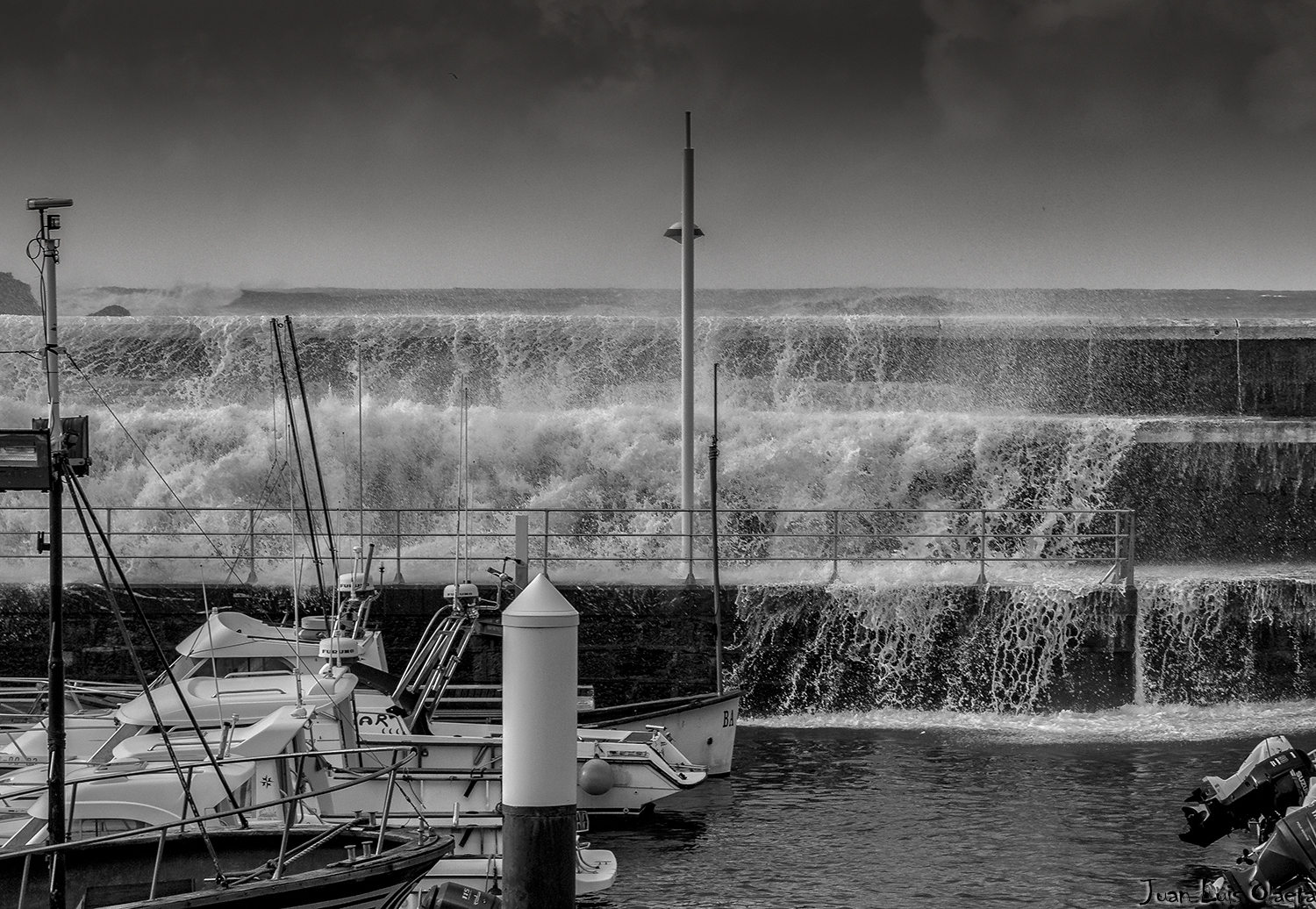 krajina, Photoshop, černobílý, moře, voda, odraz, nebe, fotografování, uklidnit, večer, řeka, Kánon, horizont, atmosféra, Lightroom, mrak, strom, vlna, agua, canoneos60d, natura, Olas, bizkaia, basquecountry, sigma70300, euskalherria, Černý a bílý, monochromatické fotografování, paisvasco, jev, temporální, kostaldea, paisages, Uribekosta, Urak, Armintza, stock photography