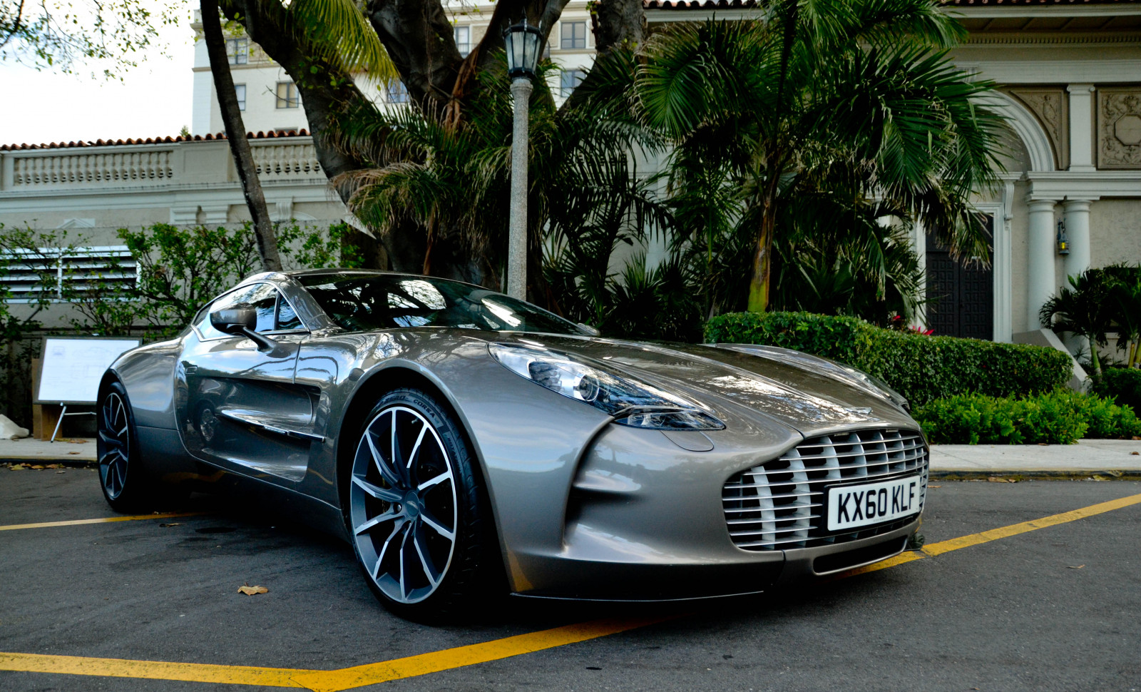 Černá, ulice, auto, budova, vozidlo, silnice, pláž, modrý, Tón, dítě, sama, čas, tropický, tyrkysový, sportovní auto, pneumatika, Bugatti, značka, Aston Martin DBS, teplý, kupé, výkon auta, unikátní, býci, Aston Martin DB9, Býk, limuzína, Aston Martin Vanquish, vítězný, Bohatství, Aston Martin Vantage, Aston Martin One 77, západ, jeden, Amerika, prozkoumat, krása, prozkoumal, kolo, bronz, Všechno, úžasný, super, auto, Bestie, přeprava, Nádherný, automobil, okraj, aston, Martin, superauto, nejlepší, skvělý, americký, pozadí, jističe, 77, yabbadabbadoo, pozemní vozidla, automobilového designu, luxusní vůz, kompaktní vůz, motorové vozidlo, automotive pneumatiky, městské auto, mladistvý, útočný, aventura, chtít, mimozemšťan, plešatý, křidélko, aston martin dbs v12, Aston Martin V8 Vantage 2005, buldoci, theenchantedcarousel, kola z lehkých slitin, lepší, Buckhead, bolognese, bicolor, Amzing, Argata, Arianco, automotive wheel system