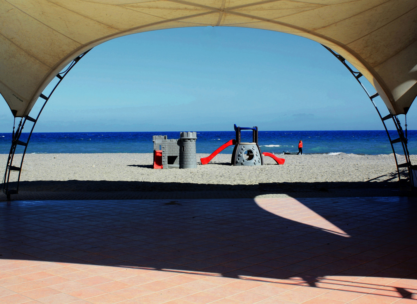 loď, moře, písek, odraz, stín, vozidlo, pláž, modrý, hrad, slunce, 2012, tvar, kobyla, podrážka, spiaggia, castello, Ombra, sabbia, Albenga, Tenda, tensostruttura