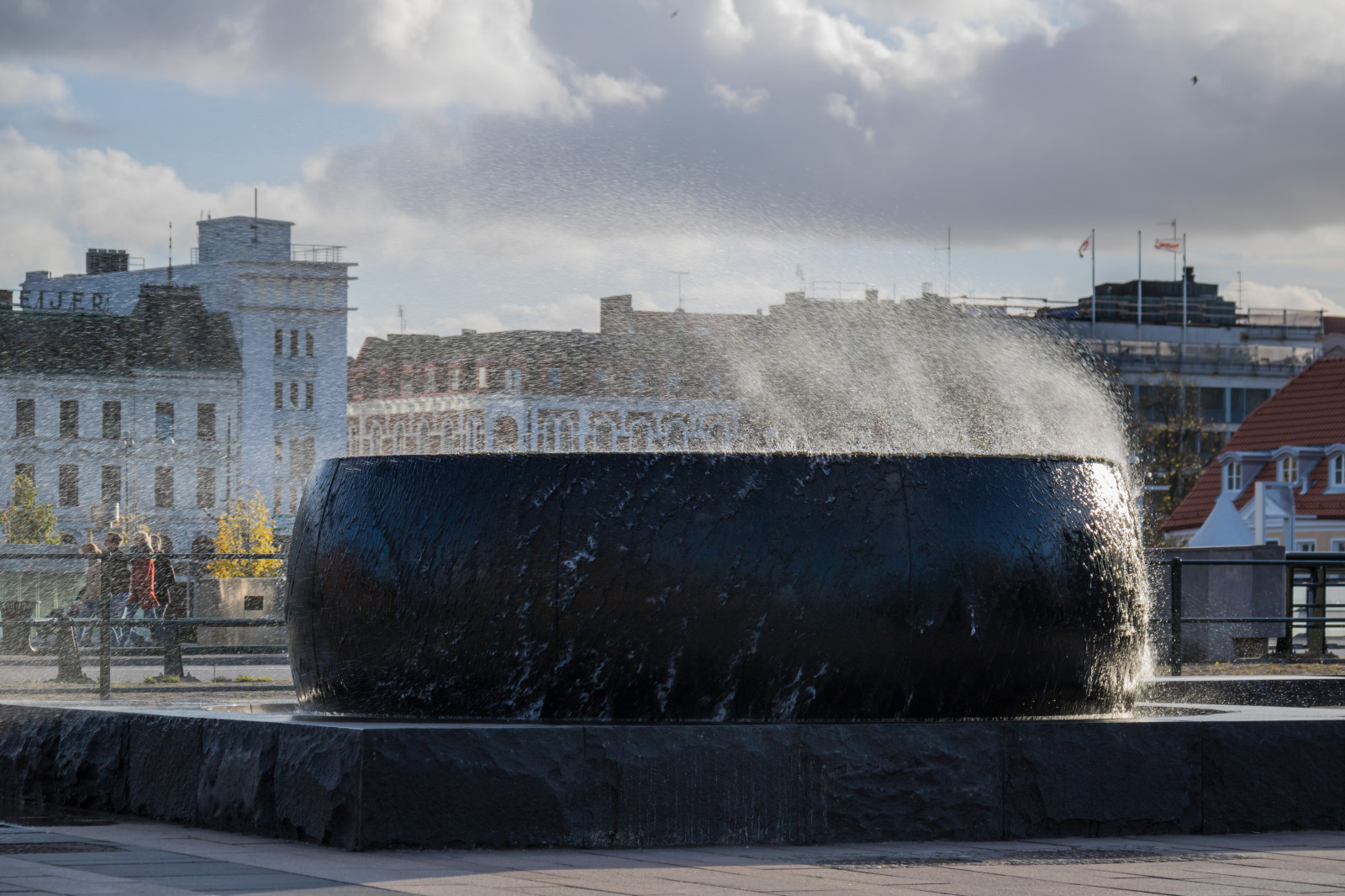 loď, město, voda, sníh, vozidlo, větrný, doprava, infrastruktura, UMĚNÍ, vatten, Malmo, plavidlo, konstverk, exif modelu canoneos760d, geocountry, Kamera aby kánon, geocity, Model fotoaparátu canoneos760d, geostate, geolocation, EXIF čočka efs18200mmf3556is, exif aby kánon, EXIF isospeed 100, EXIF otvor 80, exif focallength 90mm, bl sigt, posthusplatsen, urban area, vodní