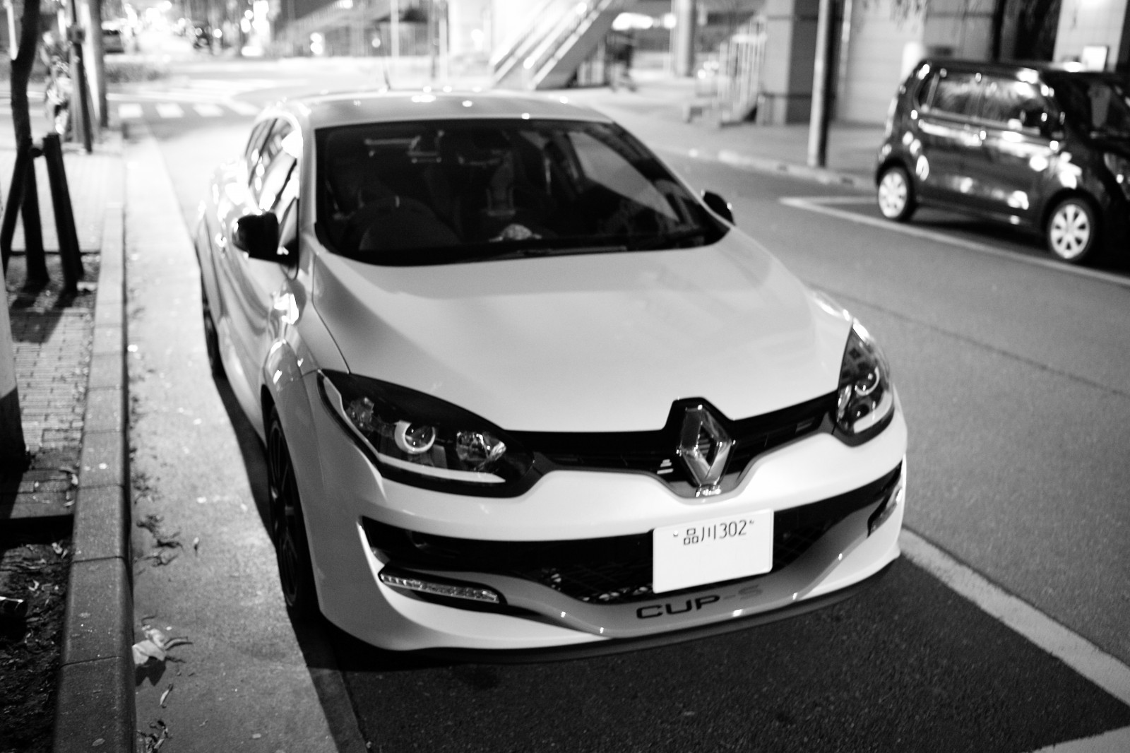 Japonsko, černobílý, auto, vozidlo, Leica, Renault, Tokio, M, tělesné, Summicron, meganers, meganerscups, megane, rs, rscups, summicron235, 235, leicam, typ240, Černý a bílý, pozemní vozidla, automobilového designu, automobilový exteriér, automobil make, rodinný vůz, městské auto, střední velikost auta, auto show, hatchback, hot hatch, renault fluence