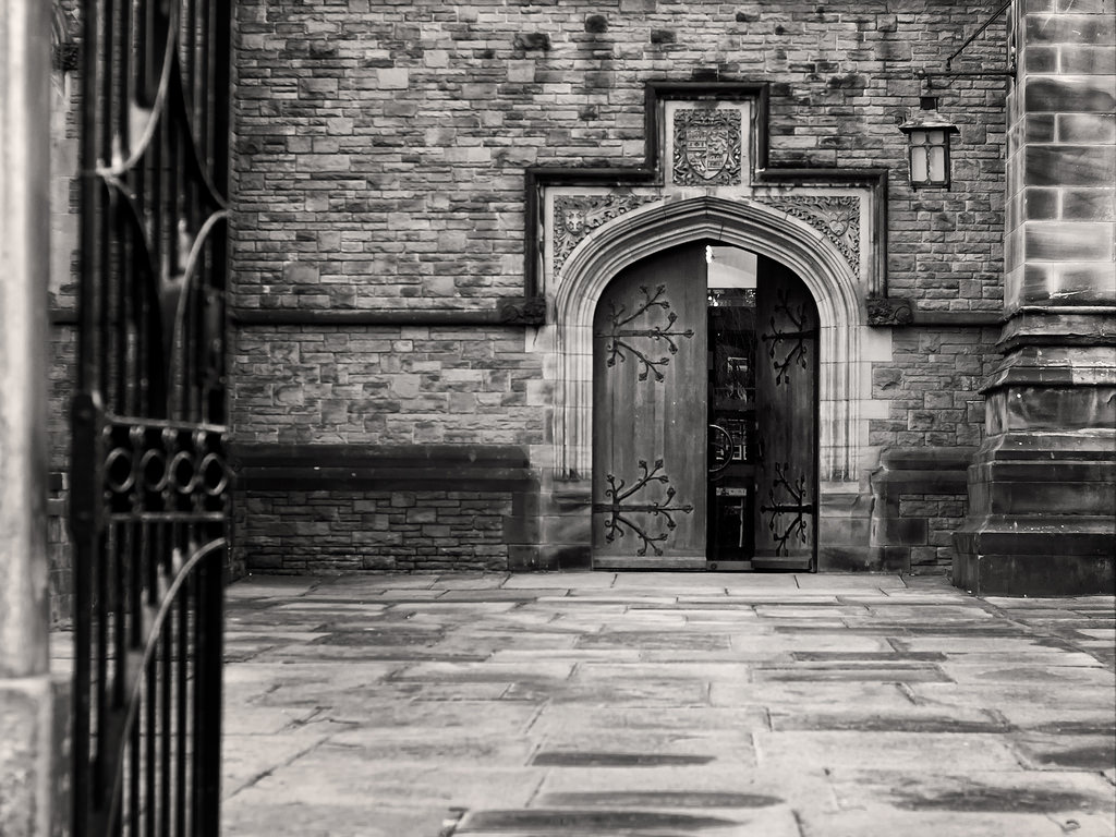 černobílý, okno, město, ulice, budova, stěna, dějiny, Kánon, kámen, dveře, oblouk, kostel, Spojené království, Cihlový, infrastruktura, 50mm, tělesné, Černá bílá, alej, železo, brána, fasáda, 500D, cheshire, stmichael, Černý a bílý, monochromatické fotografování, Macclesfield, stmichaels, Helenacowell