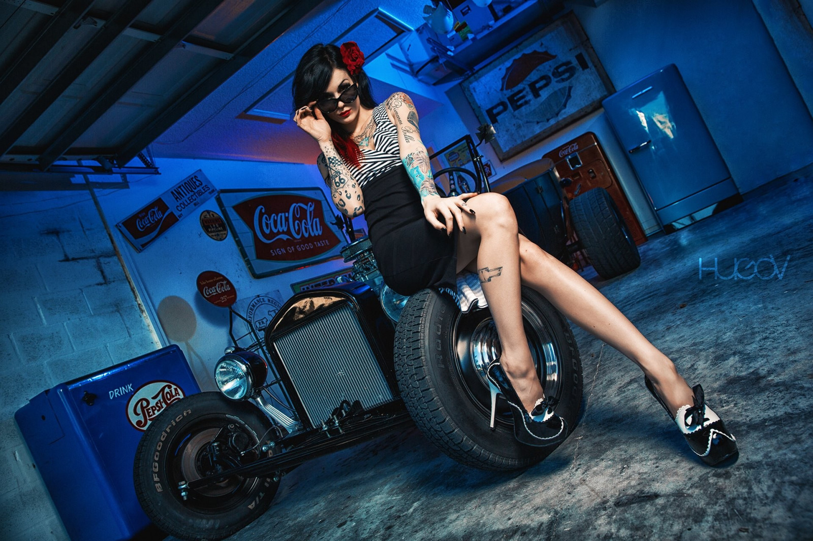 donne, modello, bionda, auto, motociclo, veicolo, tatuaggio, blu, moda, immagine dello schermo, servizio fotografico