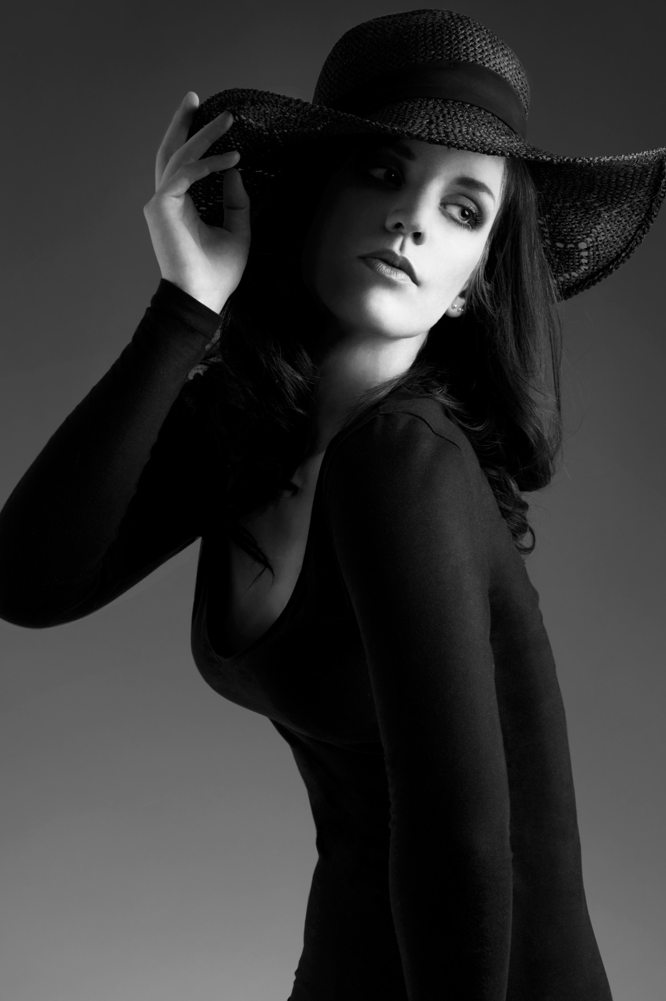 bílý, Černá, ženy, černobílý, model, portrét, brýle, čepice, fotografování, móda, oblečení, hlava, krása, oko, dáma, tma, Černý a bílý, monochromatické fotografování, portrétní fotografie, focení, Film noir