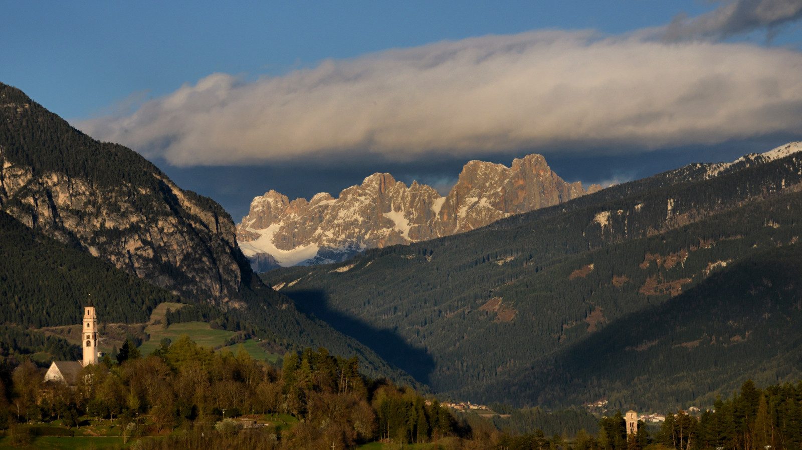 bjergrige landskabsformer, himmel, bjerg, natur, Sky, highland, bjergkæde, ødemark, mount landskaber, træ, dal, Nationalpark, Alperne, faldt, atmosfære, meteorologisk fænomen, dagtimerne, vinter, landskab, bakke, Massif, skrænt, ryg, elevation, plateau