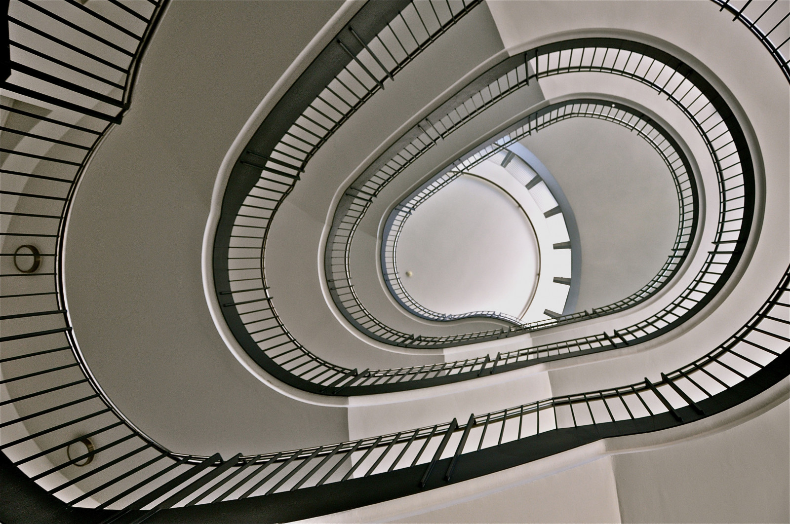 architektura, spirála, Nikon, schodiště, schody, Mnichov, struktura, úhel, architektur, bayern, D5000, Treppen, Treppe, flickrduel, denní osvětlení, schodišťová šachta, Treppenhaus, robertlesti, mu nchen, Cagedescalier, Trombadellescale, product design