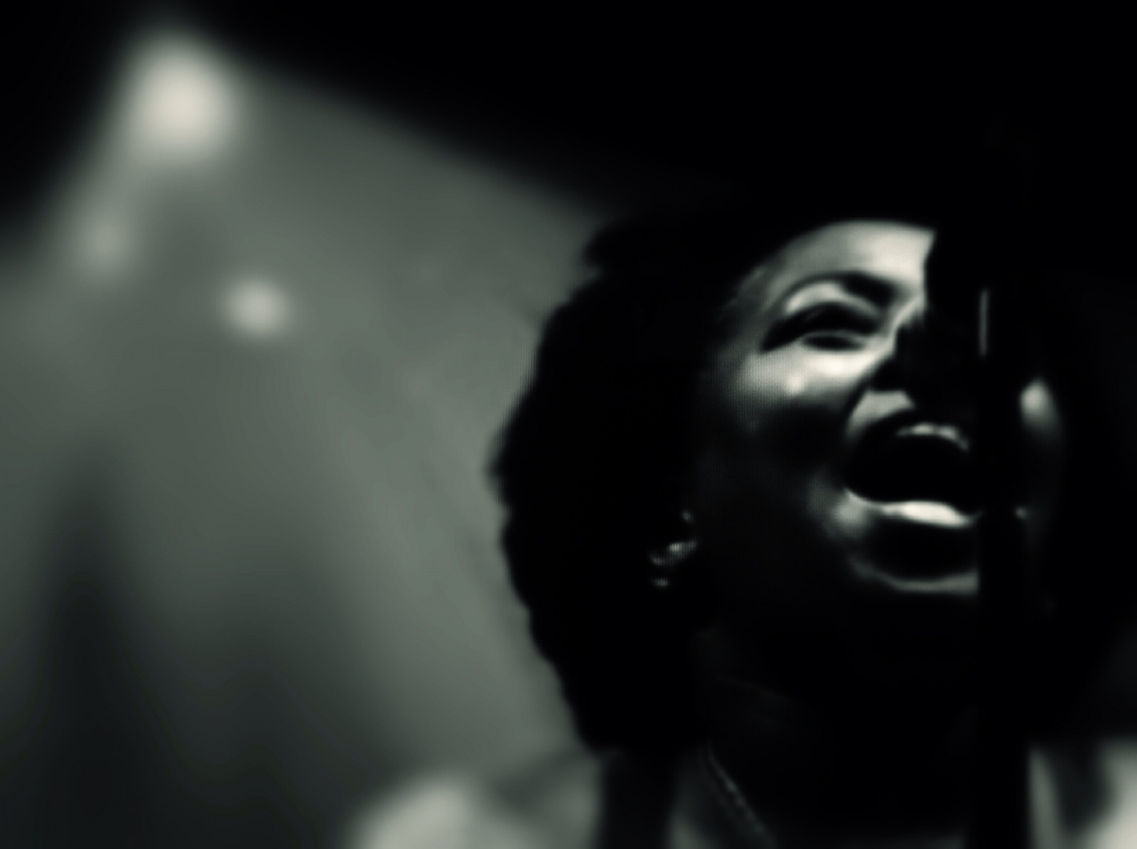 einfarbig, Porträt, Musik-, Bw, Entfernt von strobistpool, Schwarz-Weiss, Dunkelheit, Show, Leben, Lied, Schwarz und weiß, Monochrome fotografie, erfundener Charakter, Kein offcameraflash, Seerule1, Artistcom, spielt für den Wandel