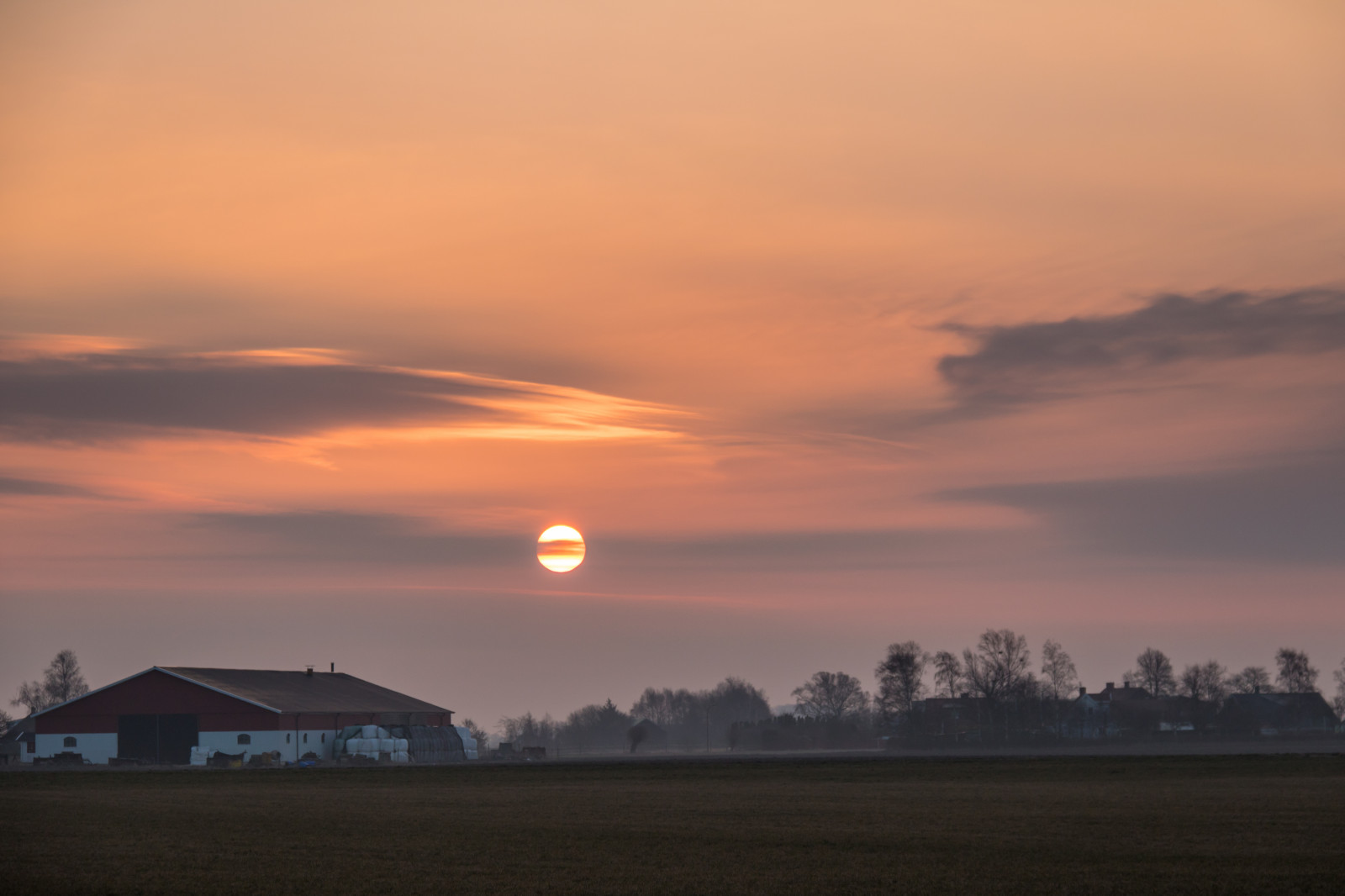 Sonnenlicht, Landschaft, Sonnenuntergang, Meer, Himmel, Sonnenaufgang, Abend, Morgen, Sonne, Horizont, Atmosphäre, Dämmerung, Wolke, Dämmerung, Himmel, Landschaft, Landschaftlich, Solution, S dersl tt, Landkap, Gryning, Morgon, Atmosphärisches Phänomen, Atmosphäre der Erde, Nachglühen, Astronomisches Objekt, Roter himmel am morgen