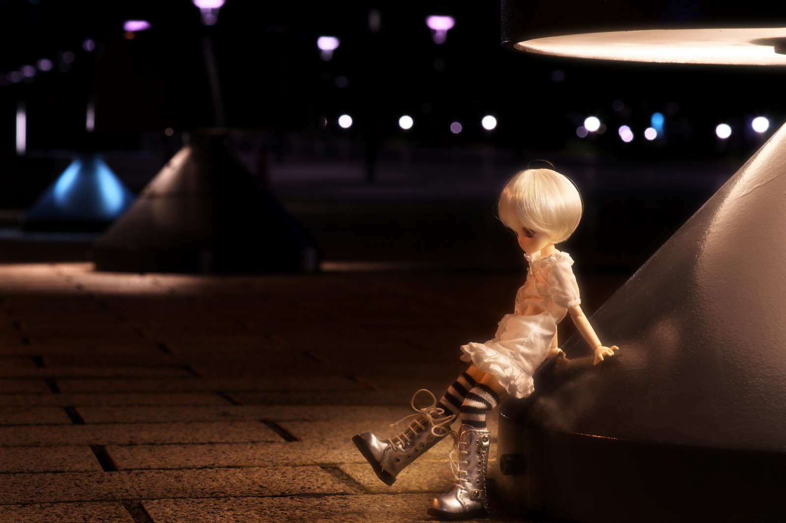 parco, bianca, ragazza, Giocattolo, lampione, Bambola, solitudine, stivali, Scorciatoia, mezzanotte, noia, Odaiba, a strisce, silverboots, kneehighsocks, Purpleeyes, Obitsu, punkboots, platinumblond, odaibaseasidepark, 21cm, westpromenade, Parabox, petitprincess, occhio di vetro, chouchoufrilldress