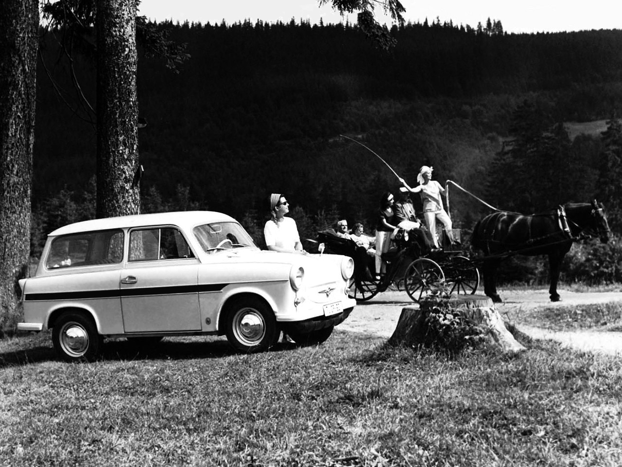 černobílý, auto, vozidlo, veteránem, Trabant, netcarshow, netcar, obrázky vozidel, photo auto, 1965, klasický, 600 Universal, Černý a bílý, monochromatické fotografování, pozemní vozidla, automobilového designu, automobil make, kompaktní vůz, starožitný auto